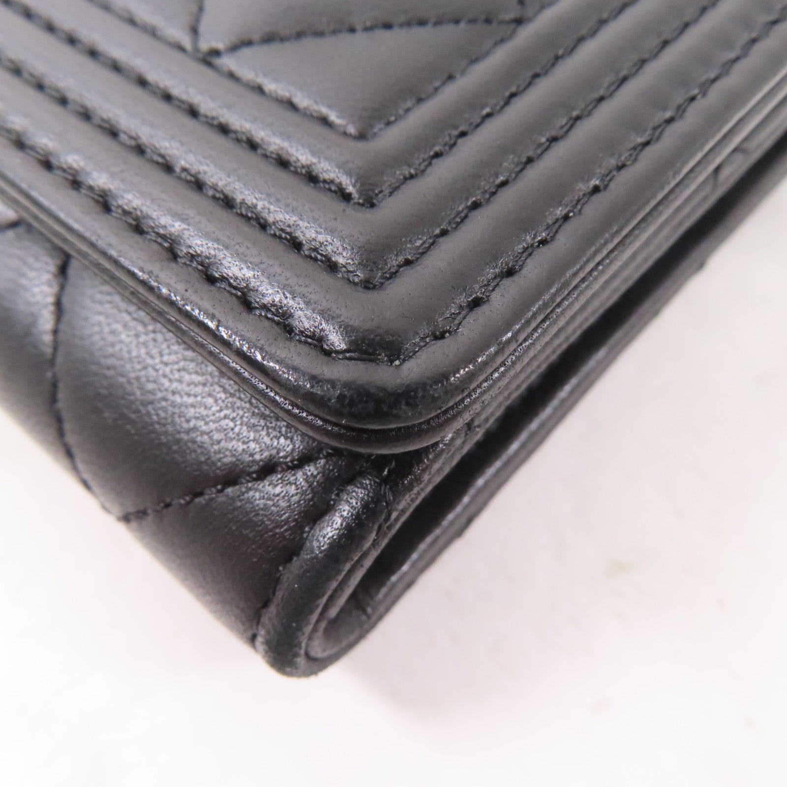 CHANEL 羊皮皮革Boy Wallet On Chain金扣鏈帶肩背袋黑色