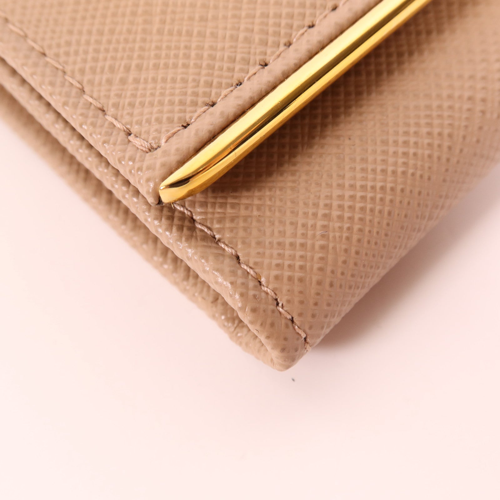 PRADA 牛皮皮革WOC金扣鏈肩背袋