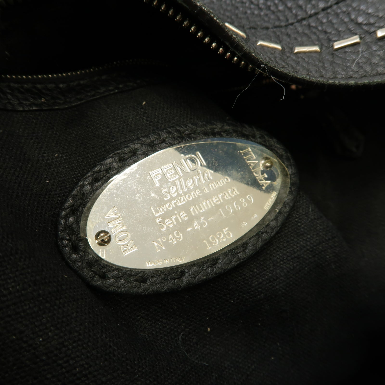 FENDI 牛皮皮革Backpack銀扣背包黑色