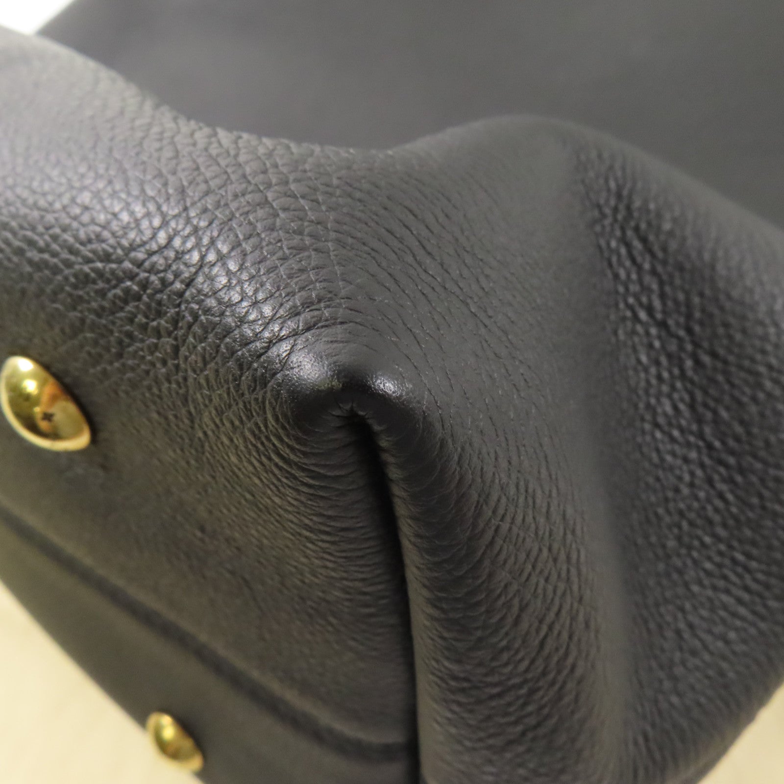LOUIS VUITTON 牛皮皮革Low Key Hobo MM金扣肩背袋