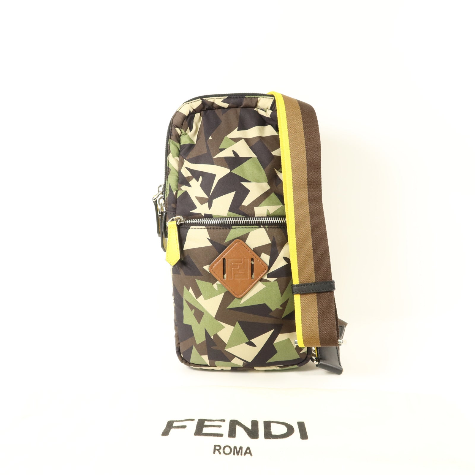 FENDI 尼龍Shoulder Bag銀扣肩背袋
