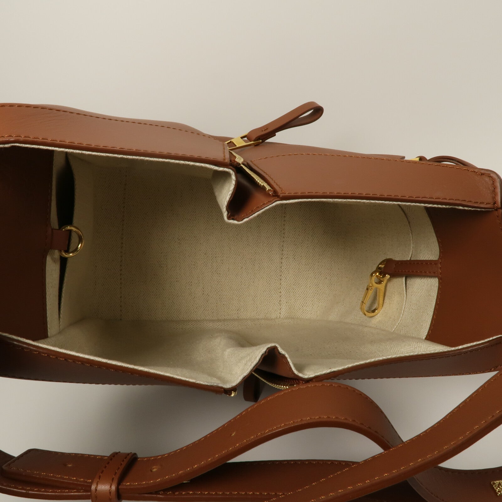 LOEWE 牛皮皮革Howl's Moving Castle Hammock手挽肩背兩用袋
