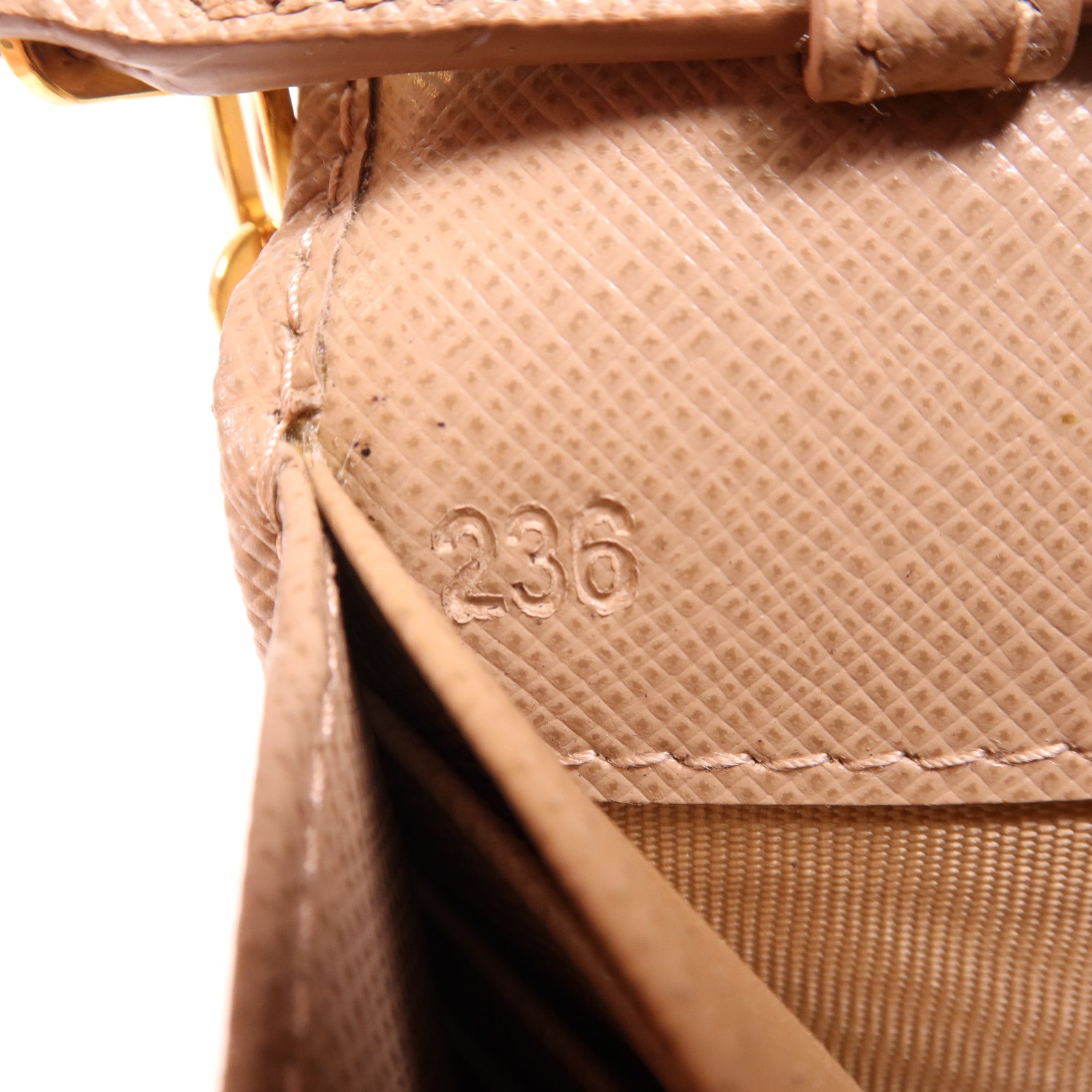 PRADA 牛皮皮革WOC金扣鏈肩背袋