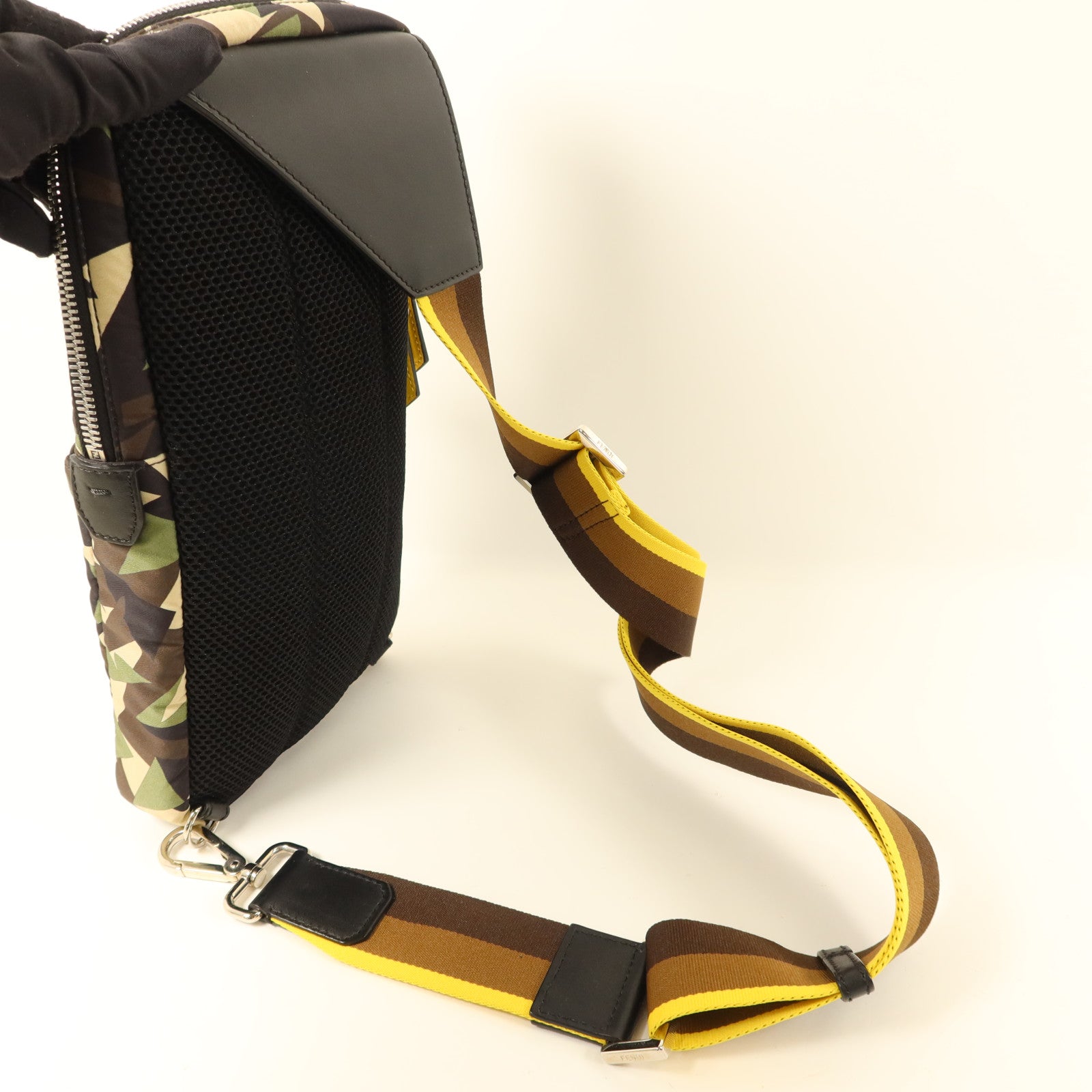 FENDI 尼龍Shoulder Bag銀扣肩背袋