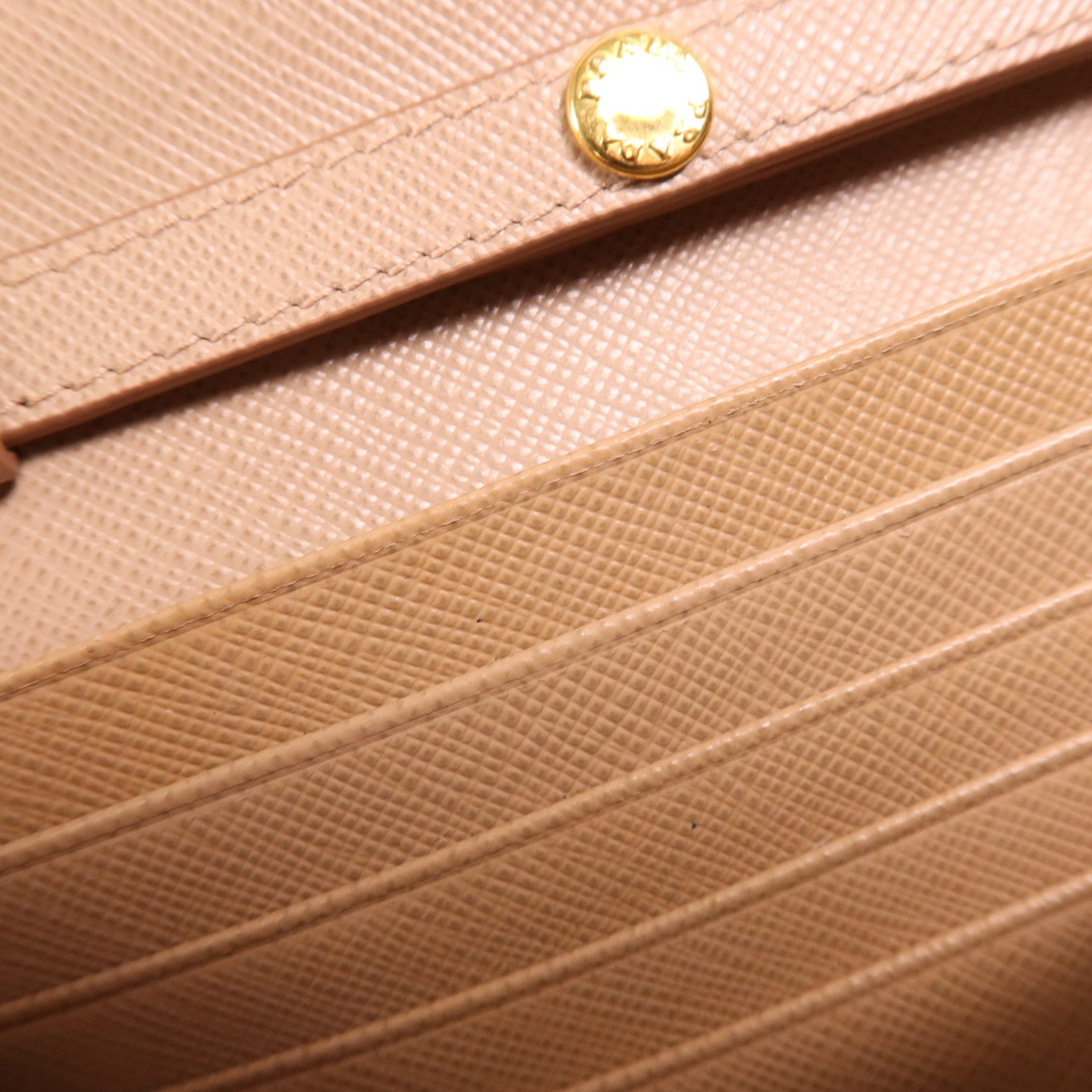 PRADA 牛皮皮革WOC金扣鏈肩背袋