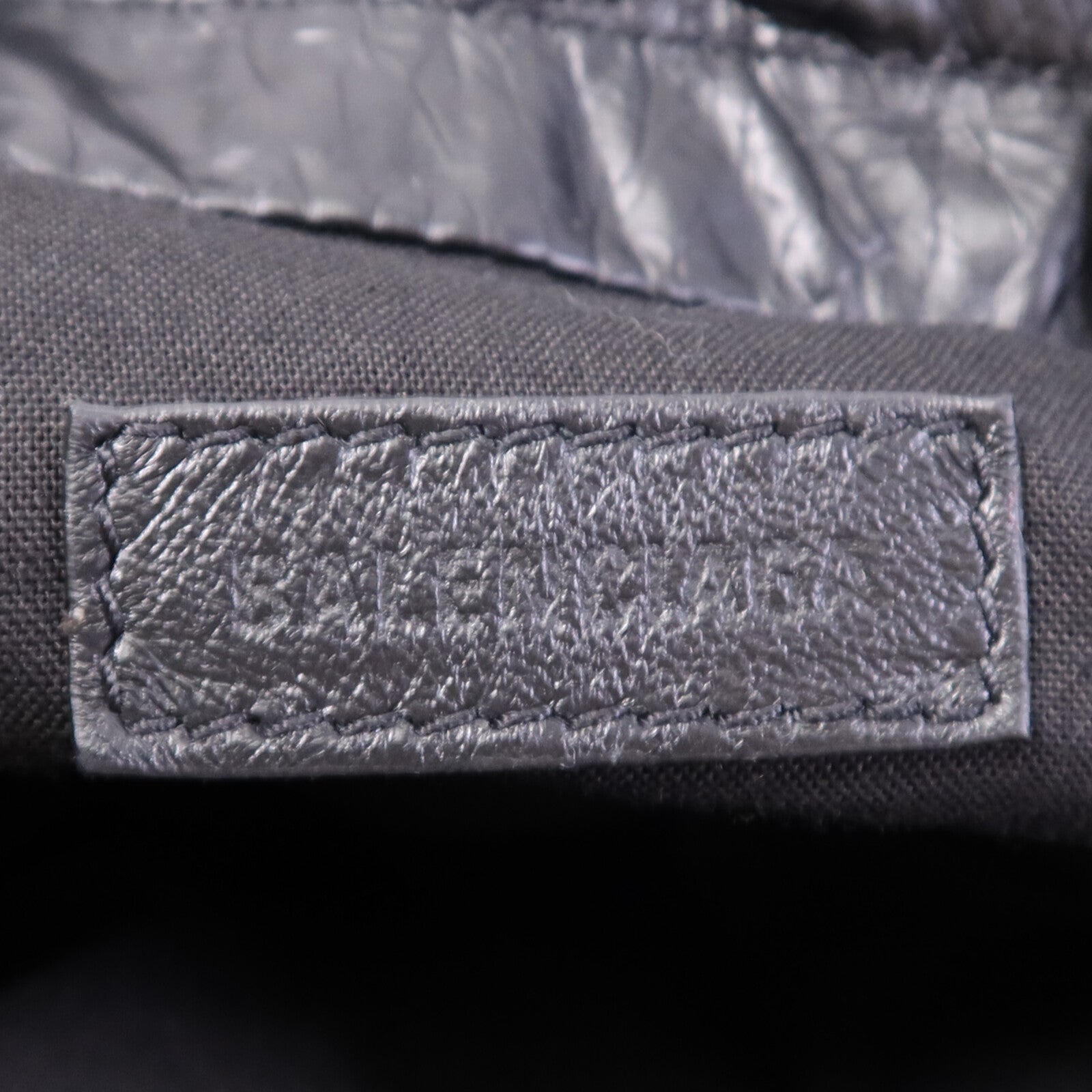 BALENCIAGA 羊皮皮革Crush Medium金扣鏈帶肩背袋