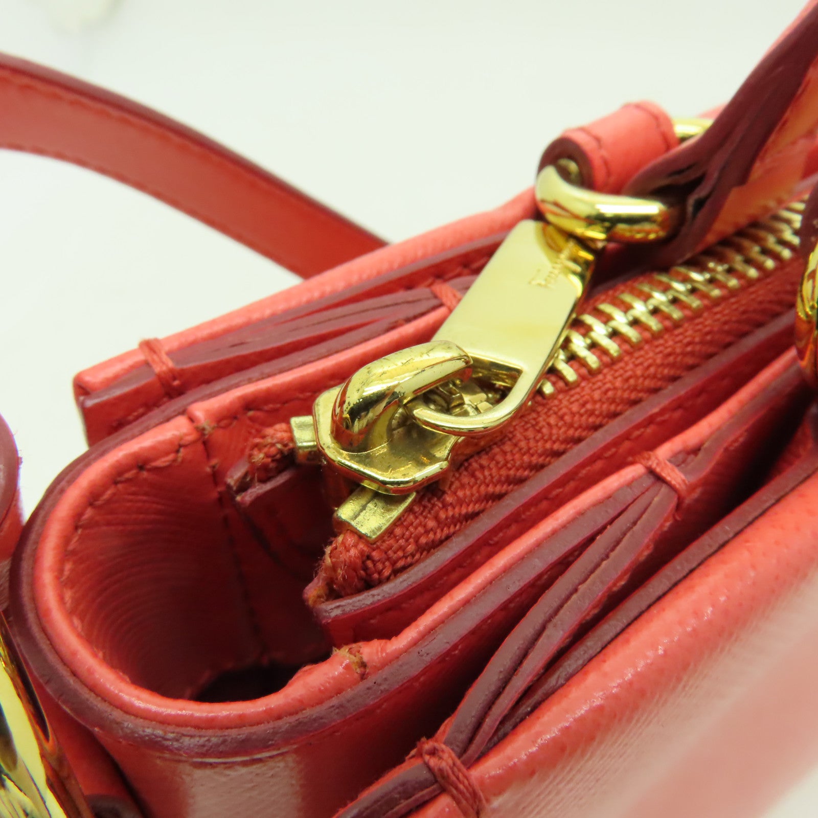 Salvatore Ferragamo 【激減優惠】牛皮皮革2 Way Shoulder金扣手挽肩背兩用袋粉紅色