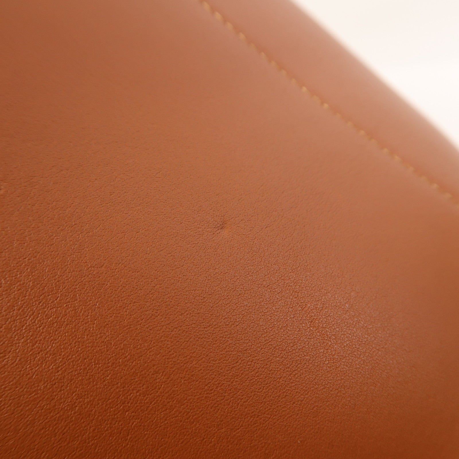 LOEWE 【激減優惠】牛皮皮革Gate Anagram Bucket金扣肩背袋