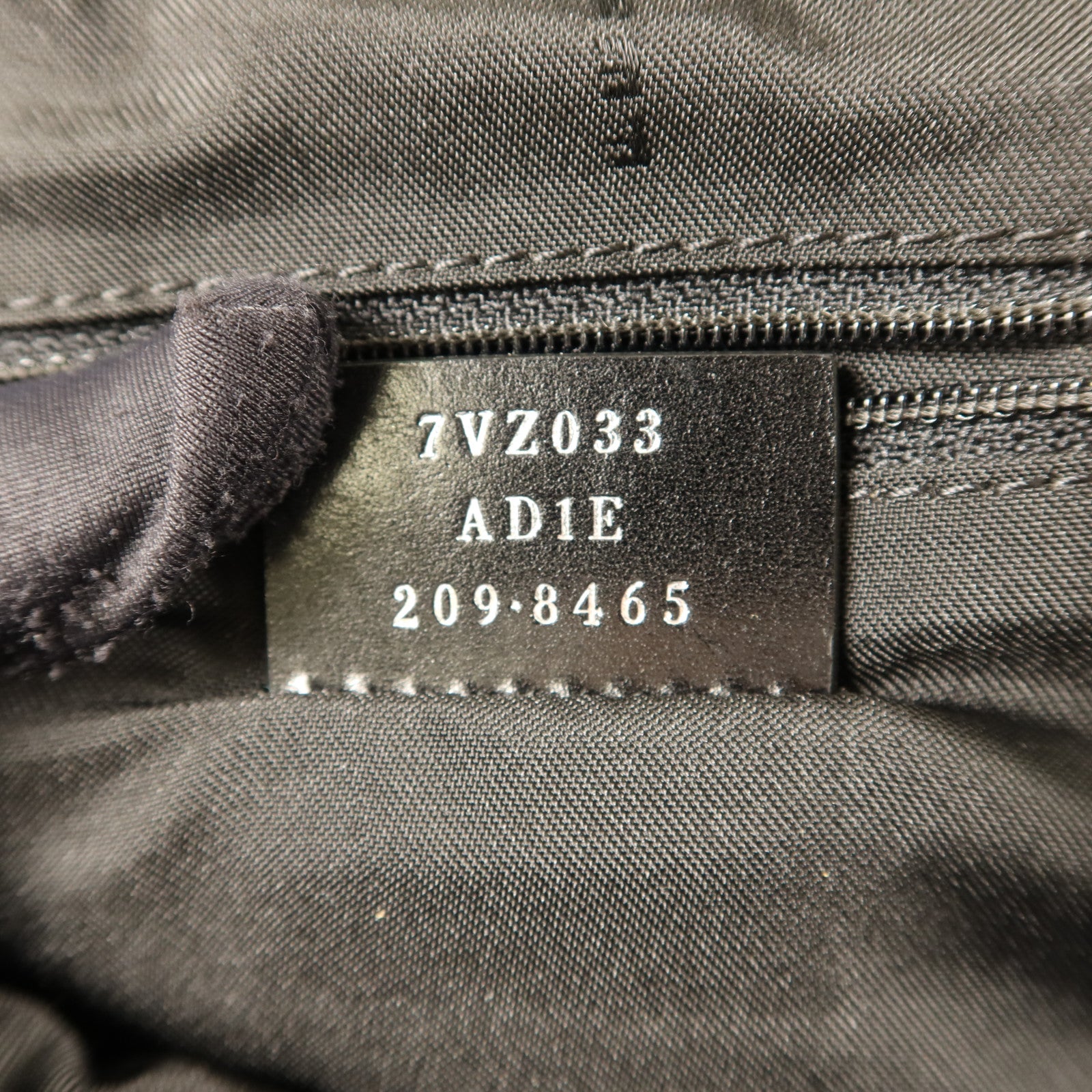 FENDI 尼龍Shoulder Bag銀扣肩背袋