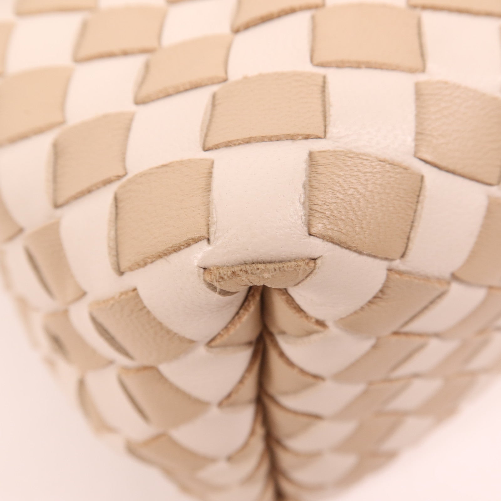 BOTTEGA VENETA 羊皮皮革Olimpia Checker銀扣肩背袋