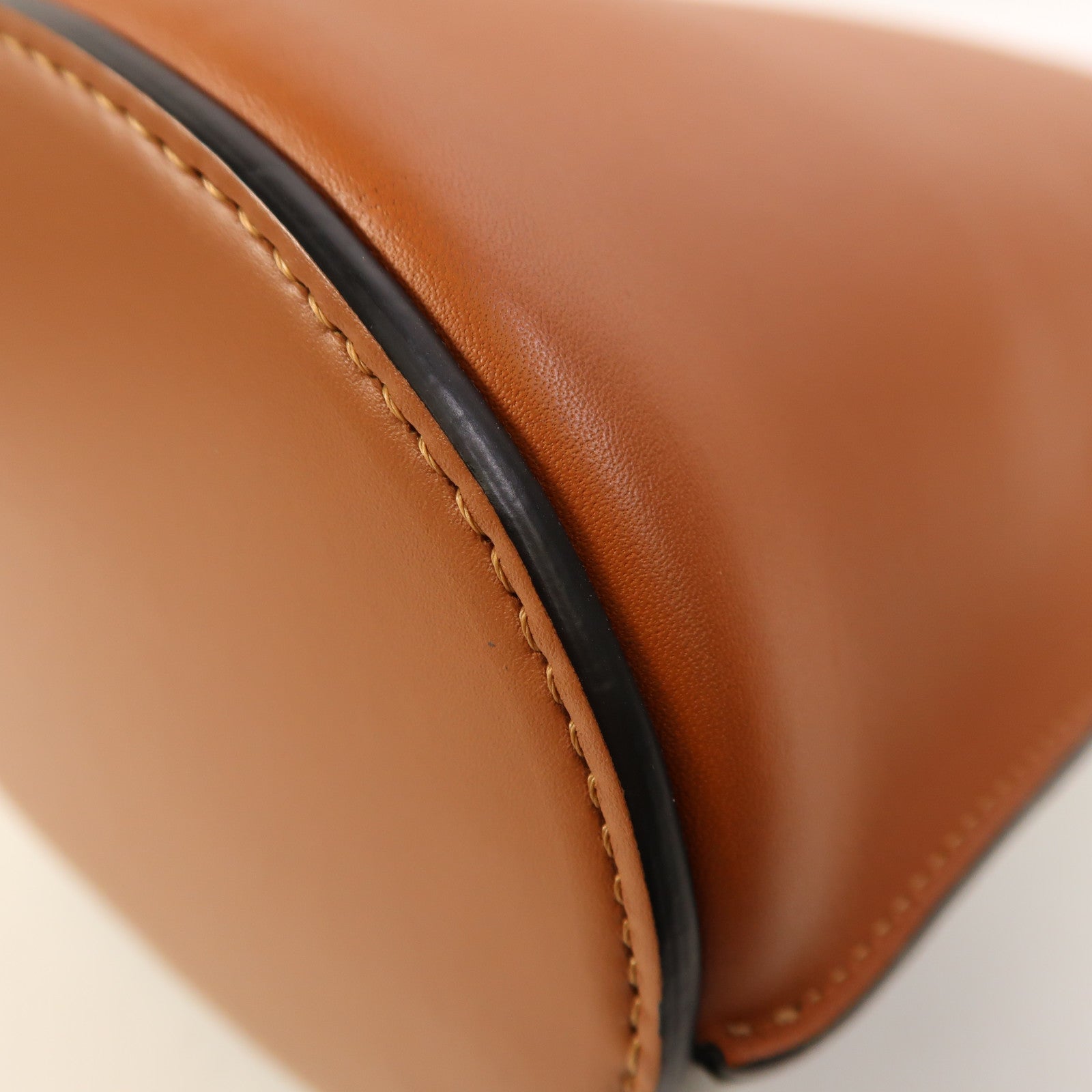 LOEWE 【激減優惠】牛皮皮革Gate Anagram Bucket金扣肩背袋