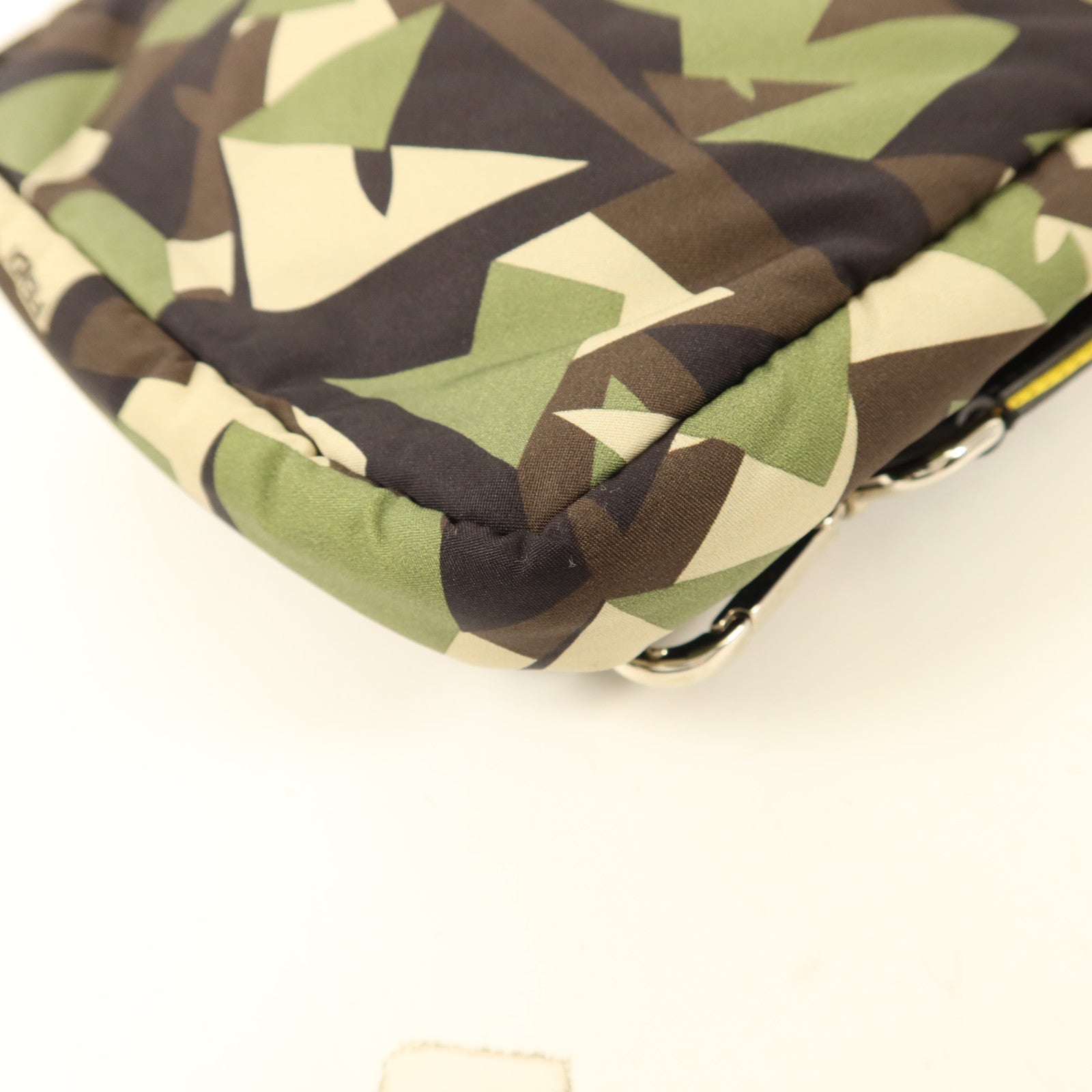 FENDI 尼龍Shoulder Bag銀扣肩背袋