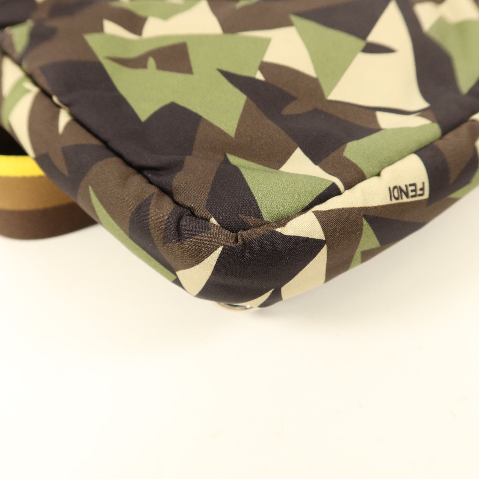 FENDI 尼龍Shoulder Bag銀扣肩背袋