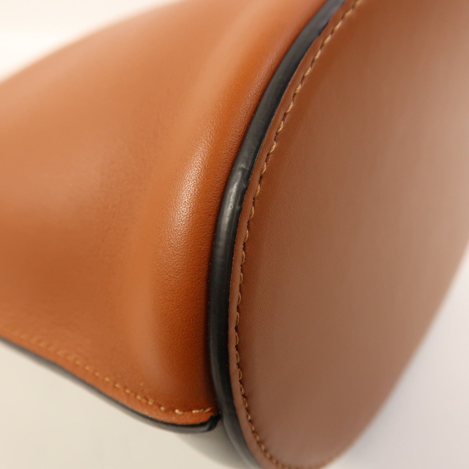 LOEWE 【激減優惠】牛皮皮革Gate Anagram Bucket金扣肩背袋