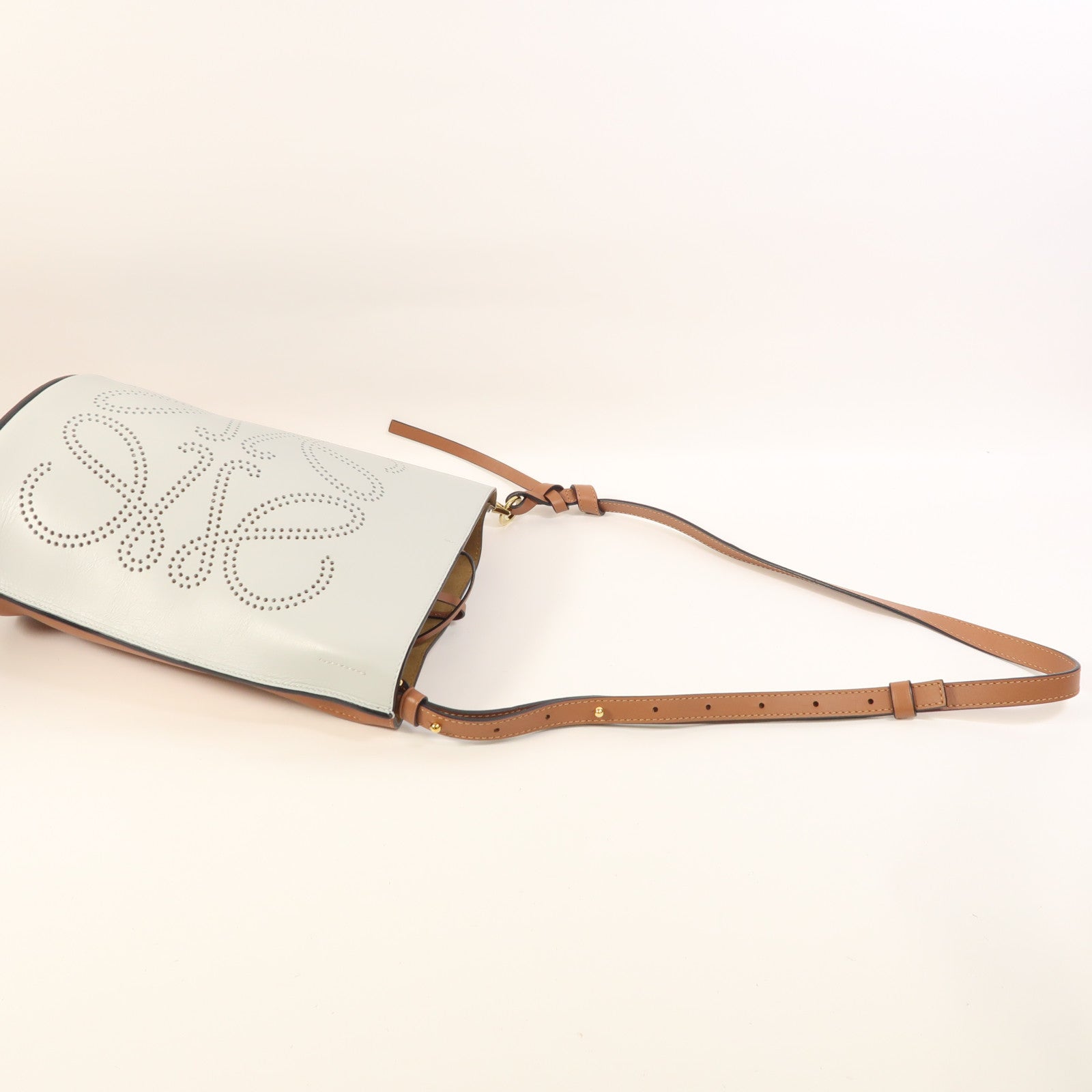 LOEWE 【激減優惠】牛皮皮革Gate Anagram Bucket金扣肩背袋