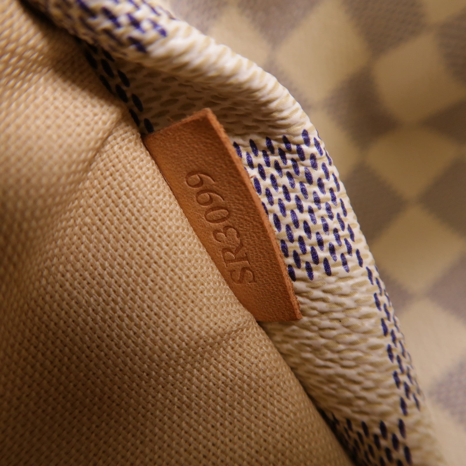LOUIS VUITTON Damier Azur Totally金扣肩背袋