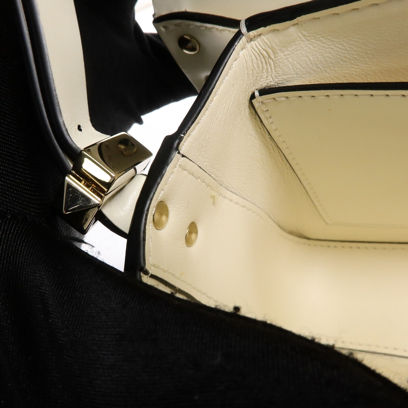 Valentino 牛皮皮革Garavani Rockstud肩背袋