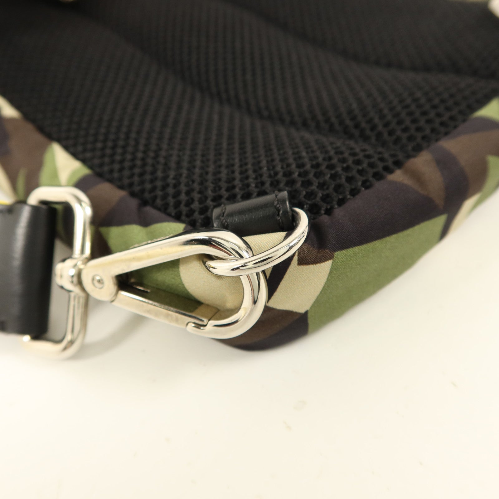 FENDI 尼龍Shoulder Bag銀扣肩背袋