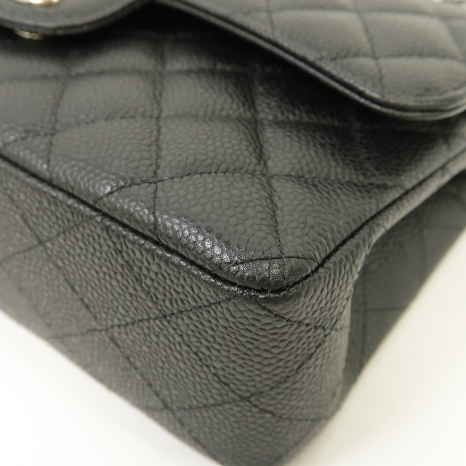 CHANEL 菱格Caviar皮革Classic 23銀扣鏈帶肩背袋黑色