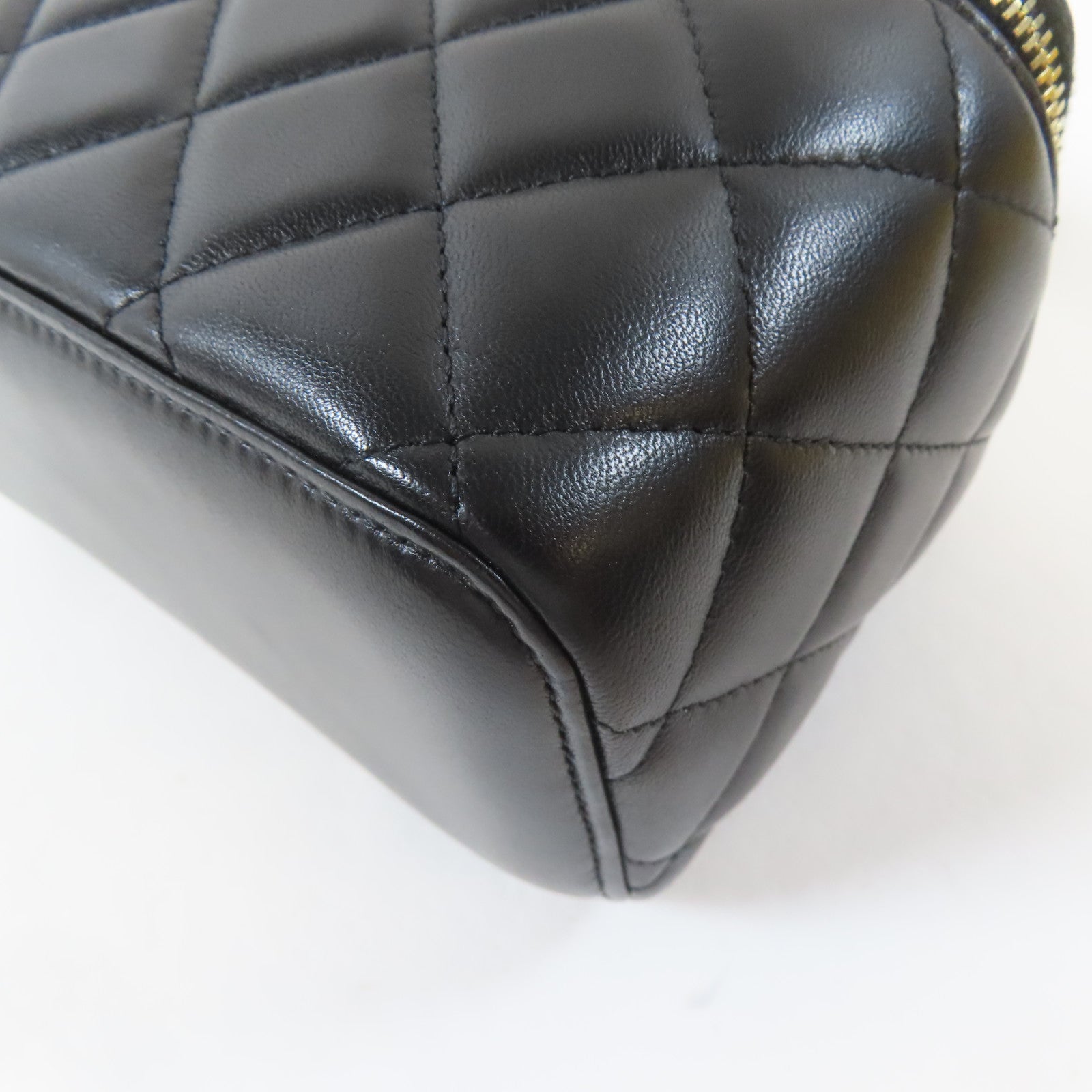 CHANEL 菱格羊皮皮革Vanity Bag金扣鏈帶肩背袋黑色