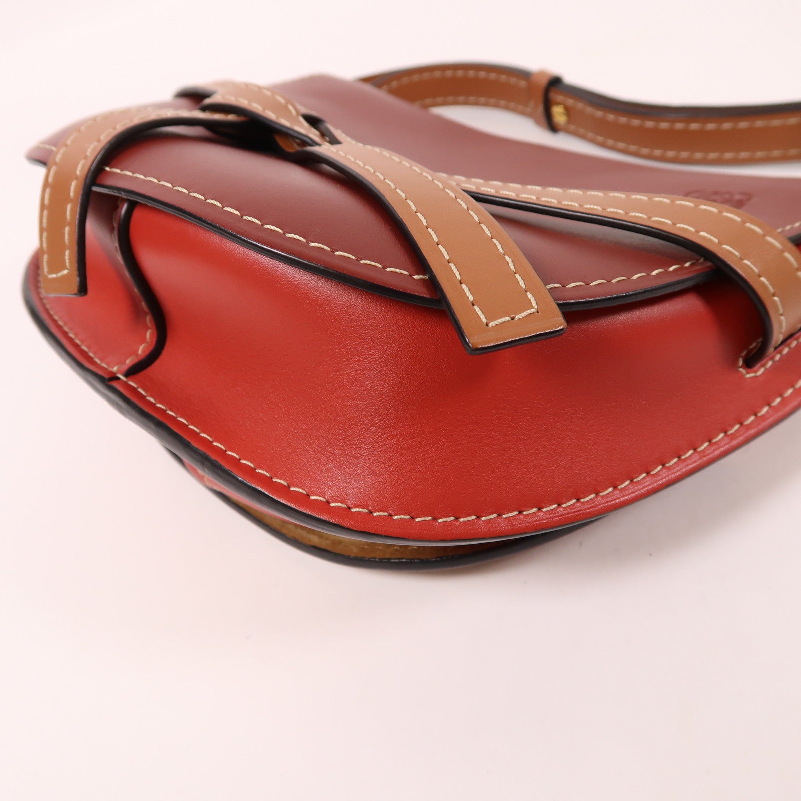 LOEWE 牛皮皮革Gate Small金扣肩背袋