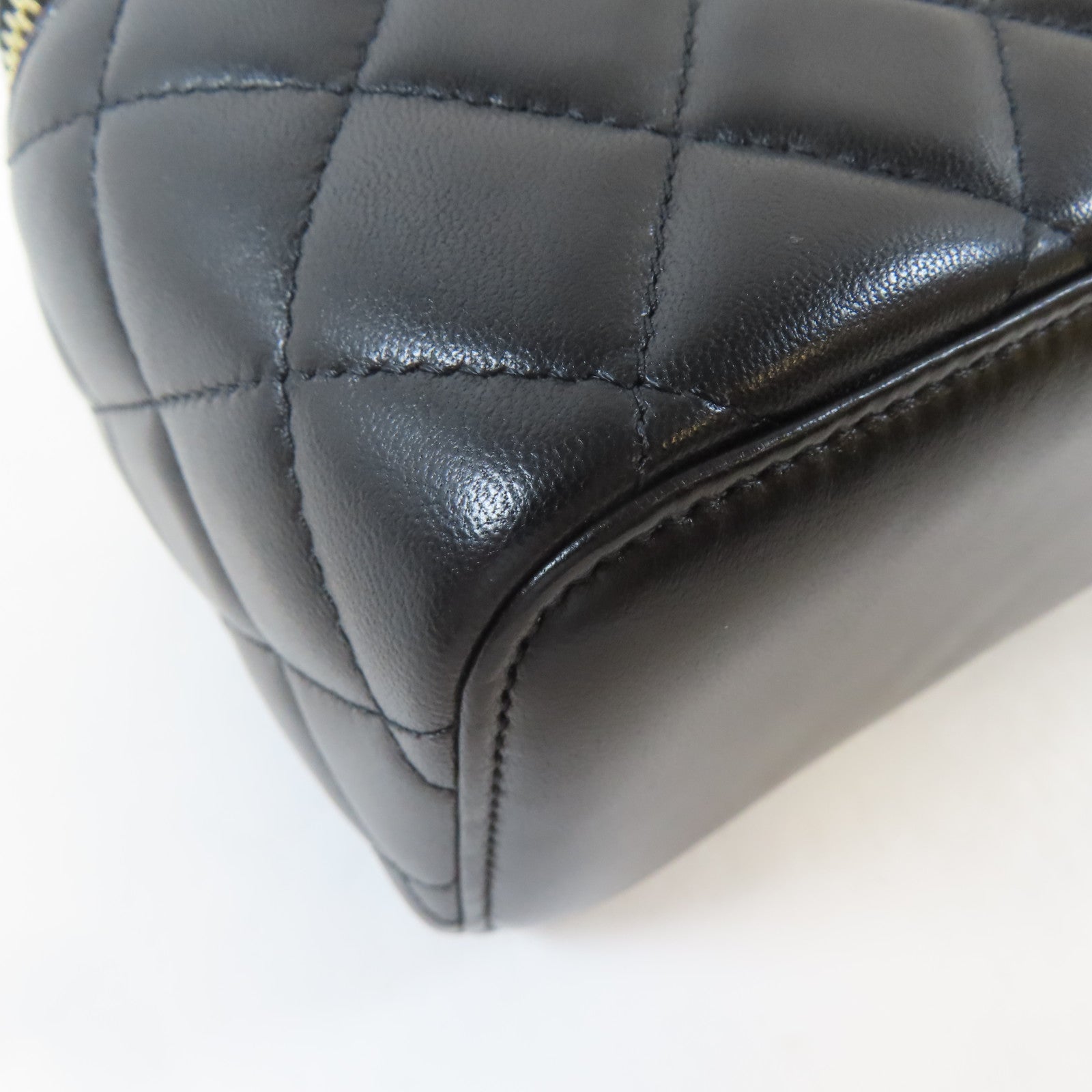 CHANEL 菱格羊皮皮革Vanity Bag金扣鏈帶肩背袋黑色