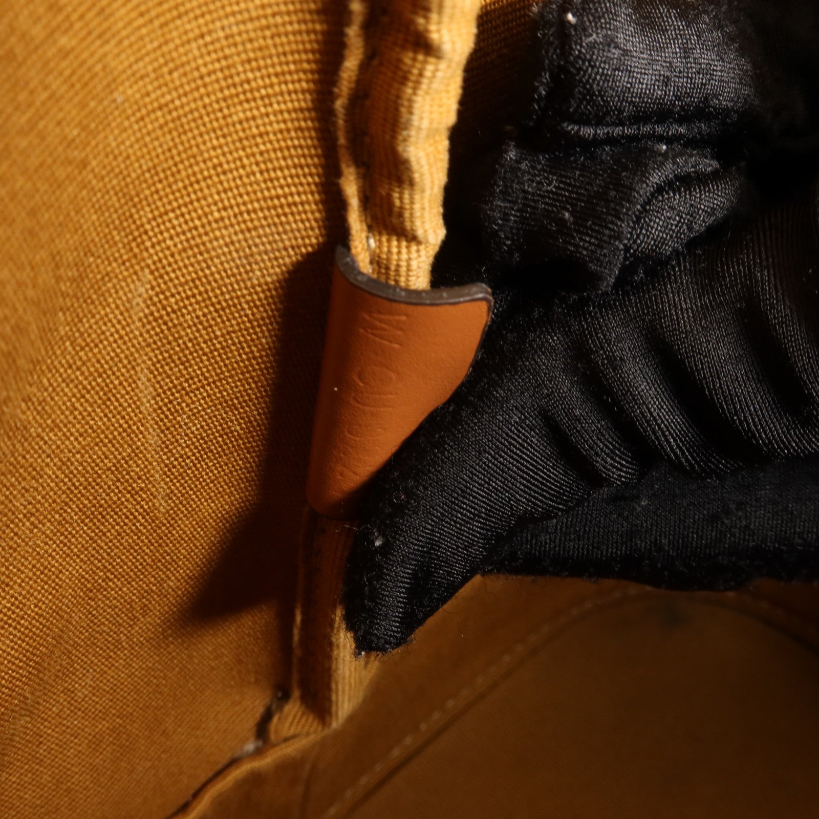 CELINE 塗層帆布Triomphe Bucket Medium肩背袋