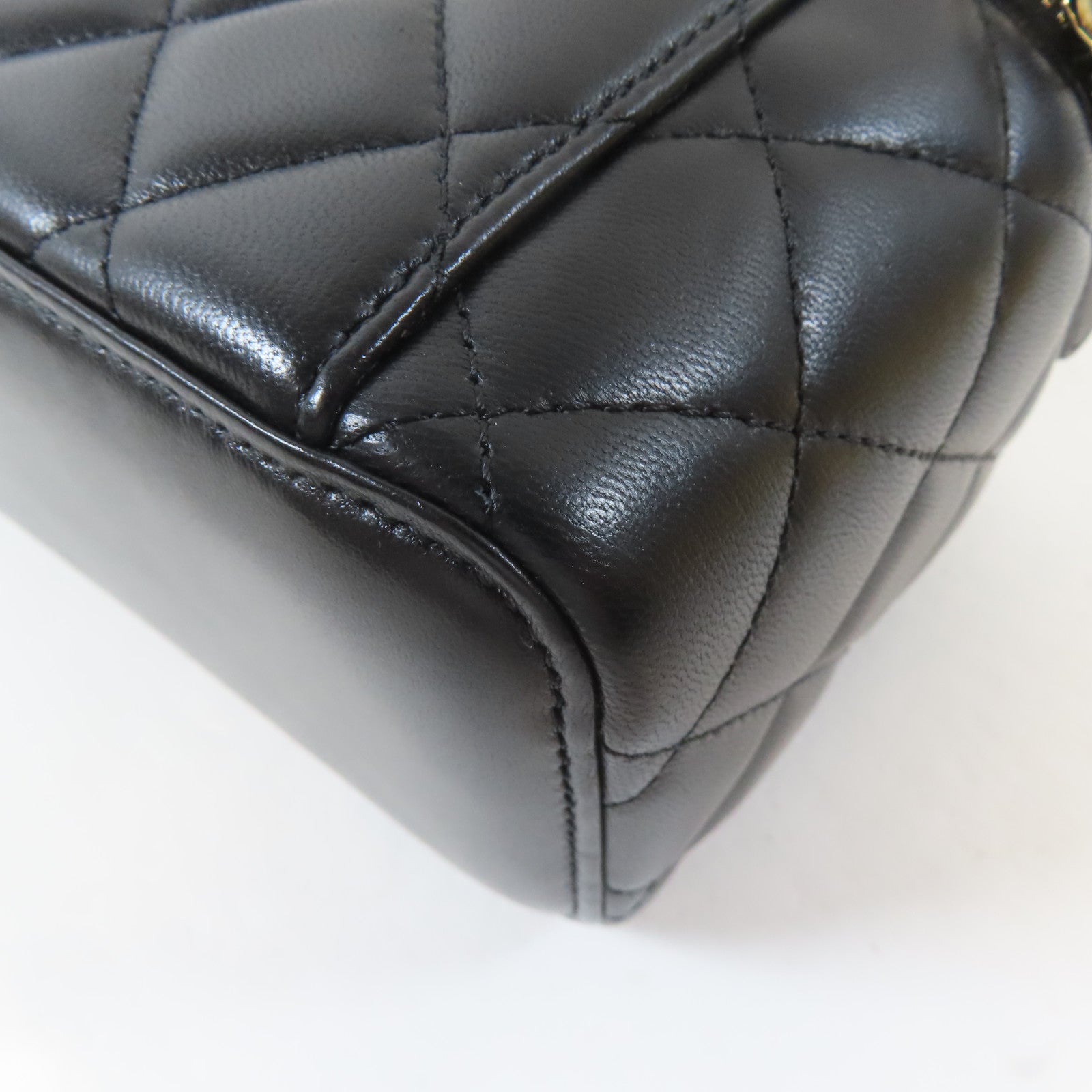 CHANEL 菱格羊皮皮革Vanity Bag金扣鏈帶肩背袋黑色