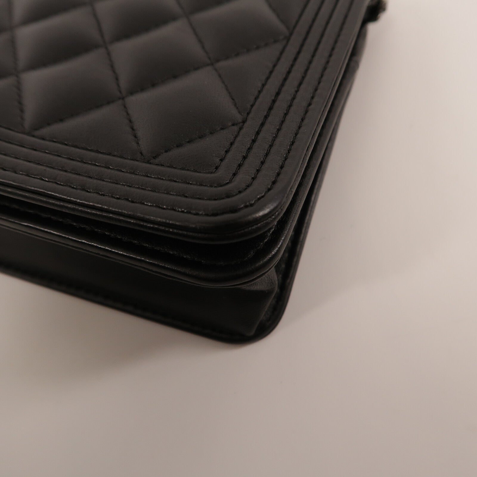 CHANEL 羊皮皮革Boy Wallet On Chain So Black鏈帶肩背袋