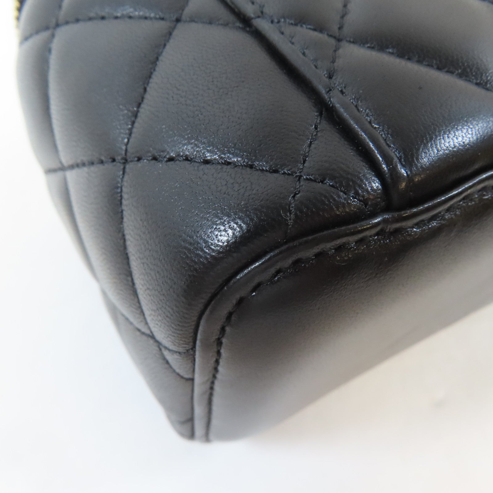 CHANEL 菱格羊皮皮革Vanity Bag金扣鏈帶肩背袋黑色