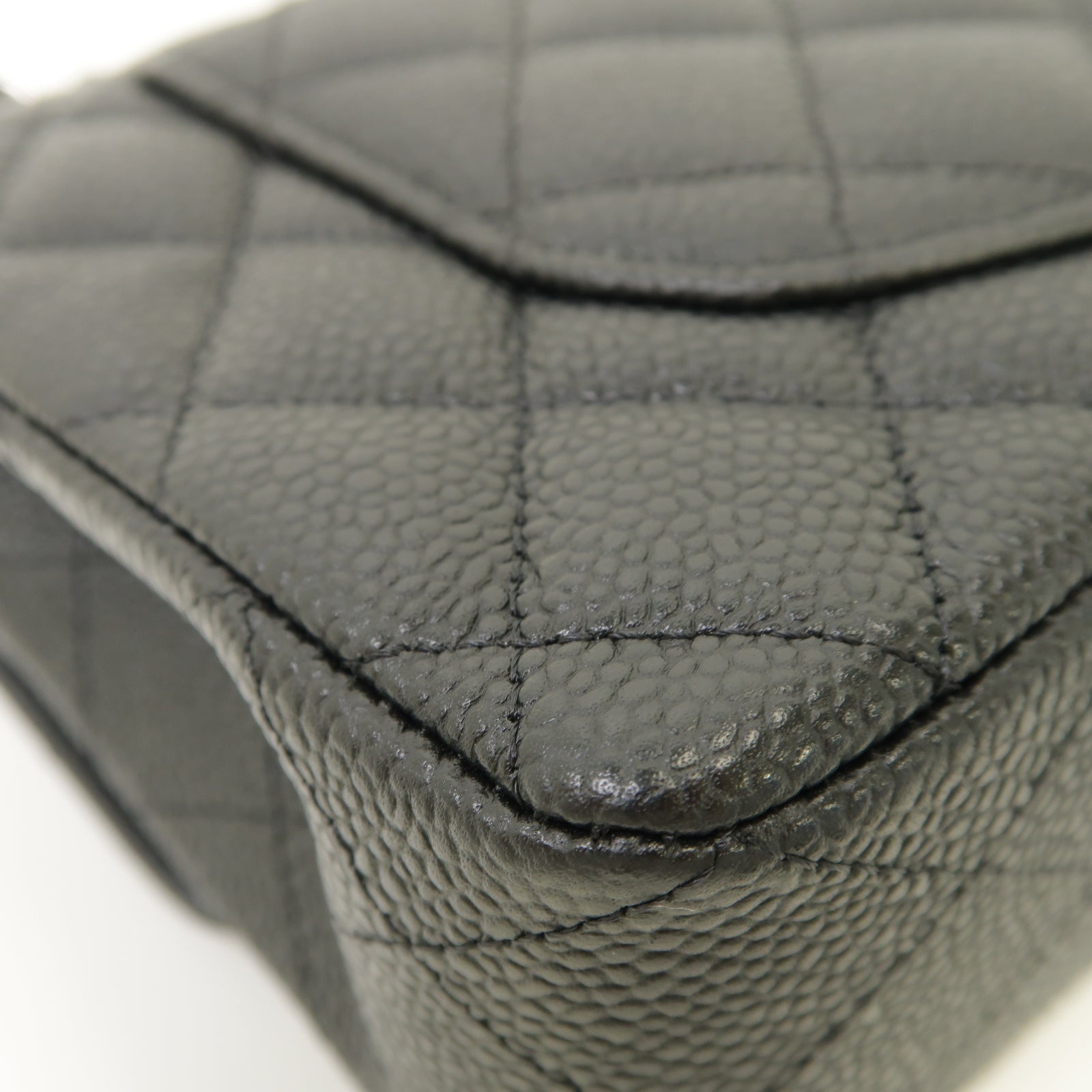 CHANEL 菱格Caviar皮革Classic 23銀扣鏈帶肩背袋黑色