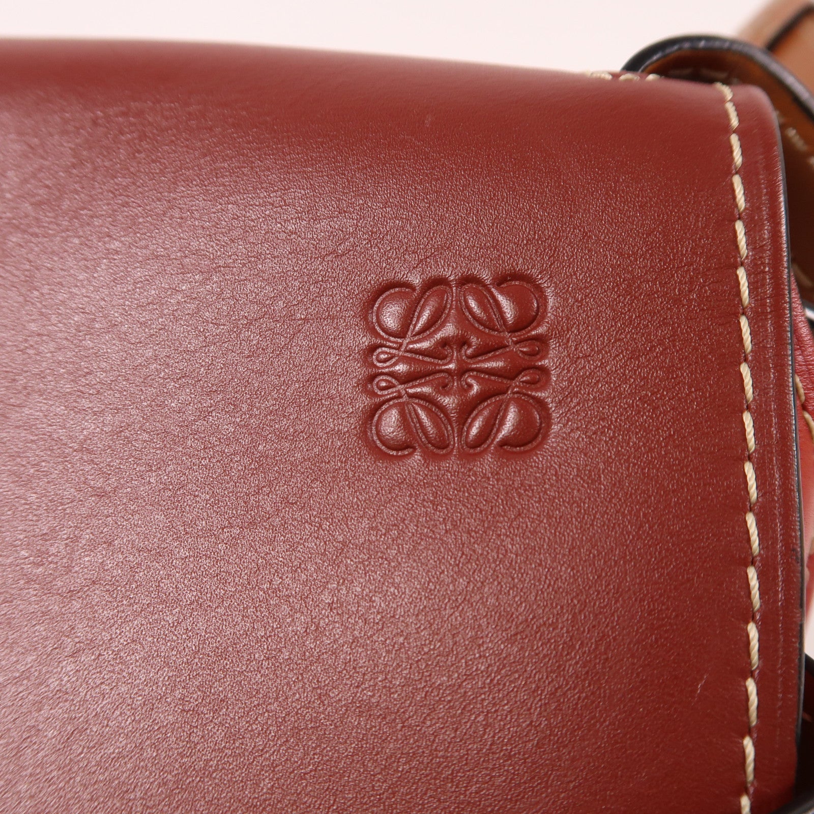 LOEWE 牛皮皮革Gate Small金扣肩背袋