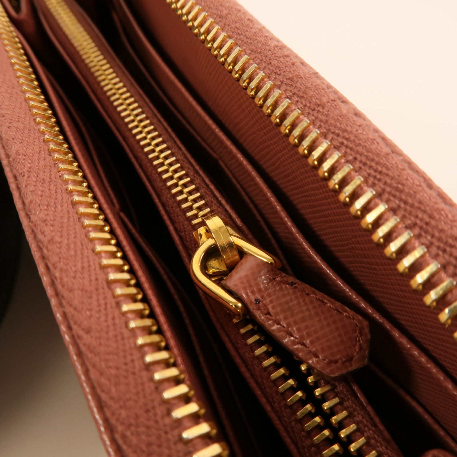 PRADA 【激減優惠】Saffiano皮革Zipper Long Wallet長錢包