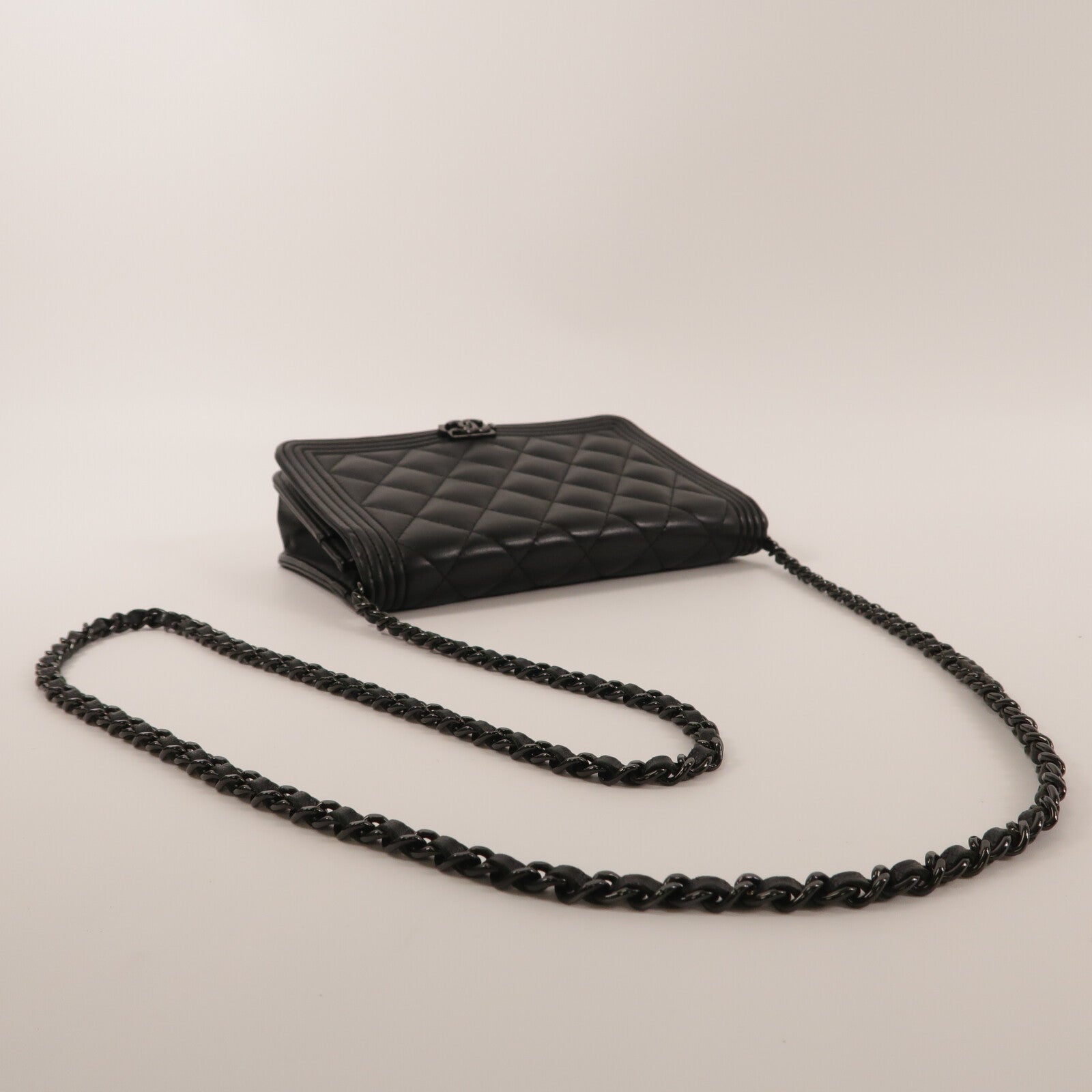 CHANEL 羊皮皮革Boy Wallet On Chain So Black鏈帶肩背袋