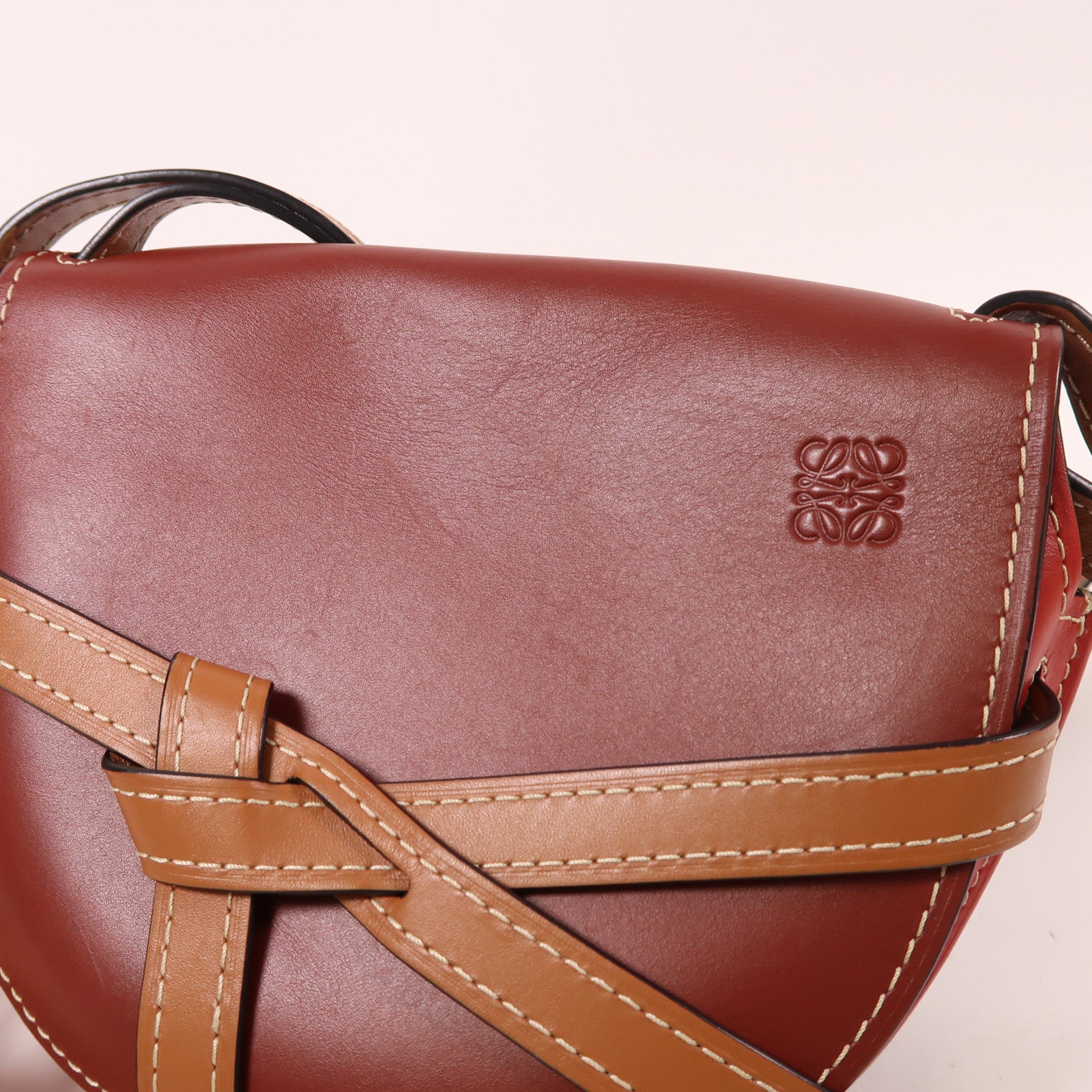 LOEWE 牛皮皮革Gate Small金扣肩背袋