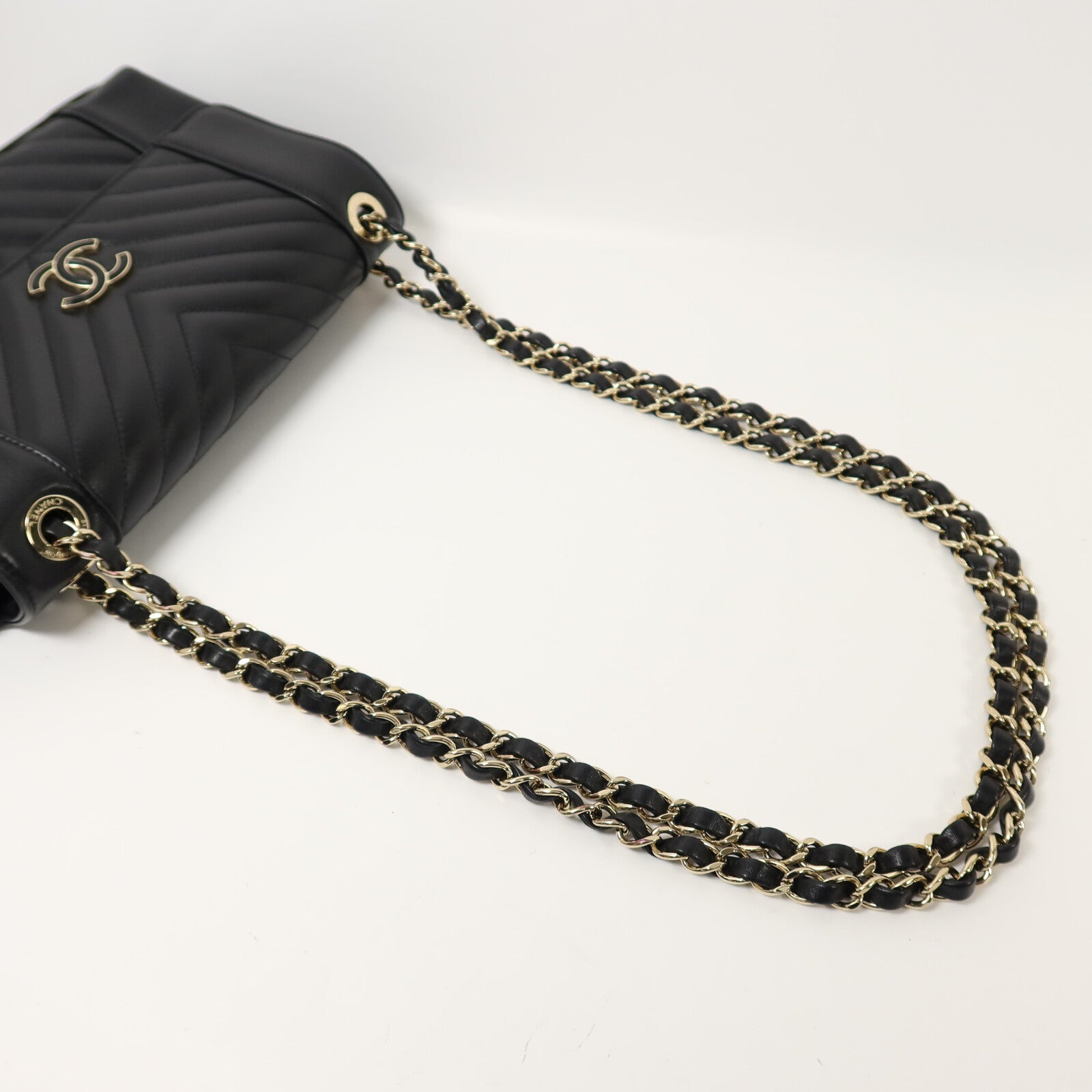 CHANEL 牛皮皮革Chain Shoulder金扣鏈帶肩背袋