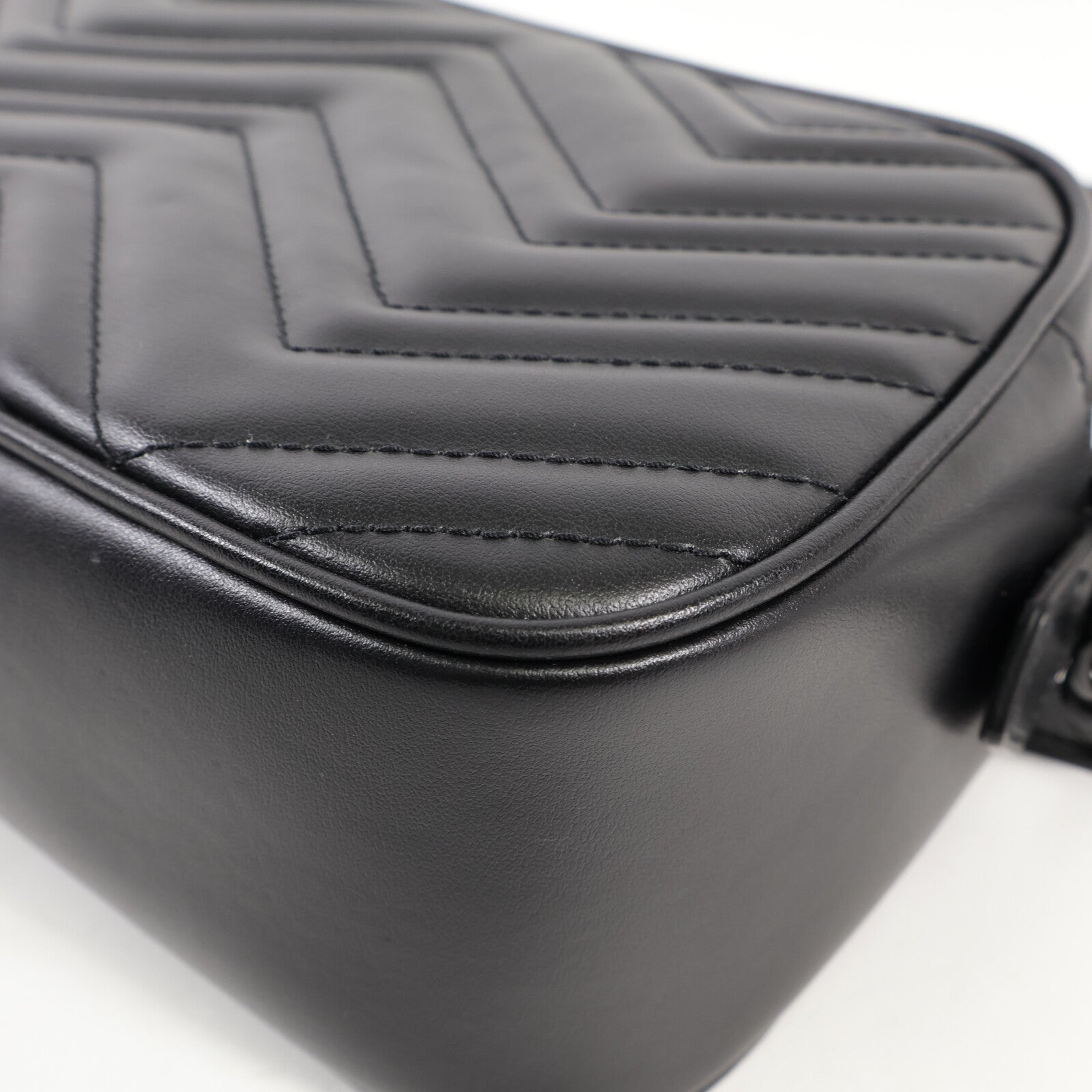 GUCCI 牛皮皮革GG Marmont肩背袋