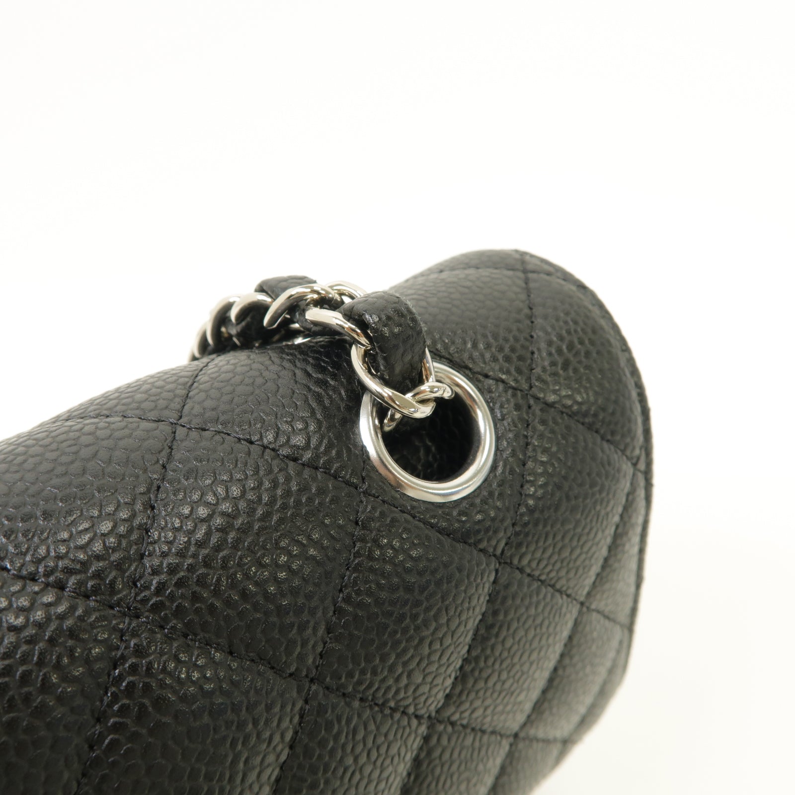 CHANEL 菱格Caviar皮革Classic 23銀扣鏈帶肩背袋黑色