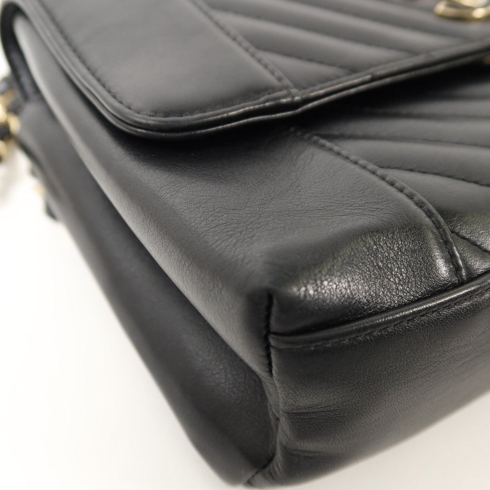 CHANEL 牛皮皮革Chain Shoulder金扣鏈帶肩背袋