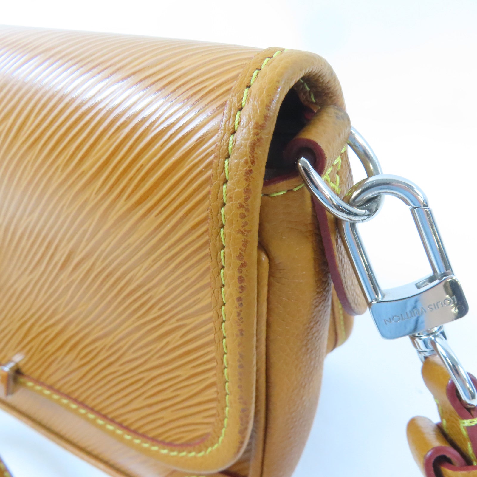 LOUIS VUITTON Epi Buci銀扣肩背袋啡色