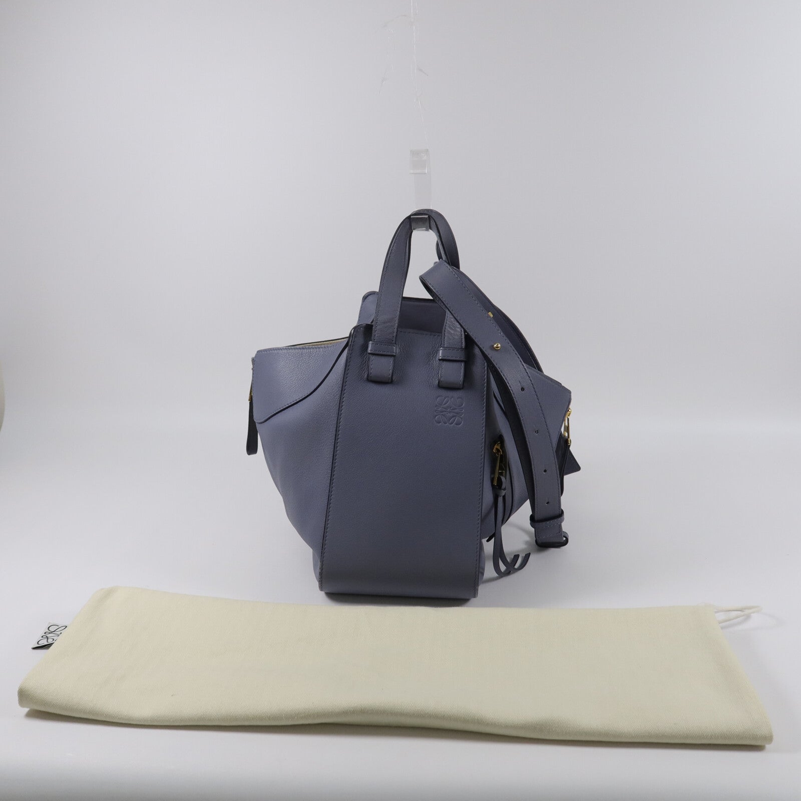 LOEWE 牛皮皮革Hammock Medium手挽肩背兩用袋