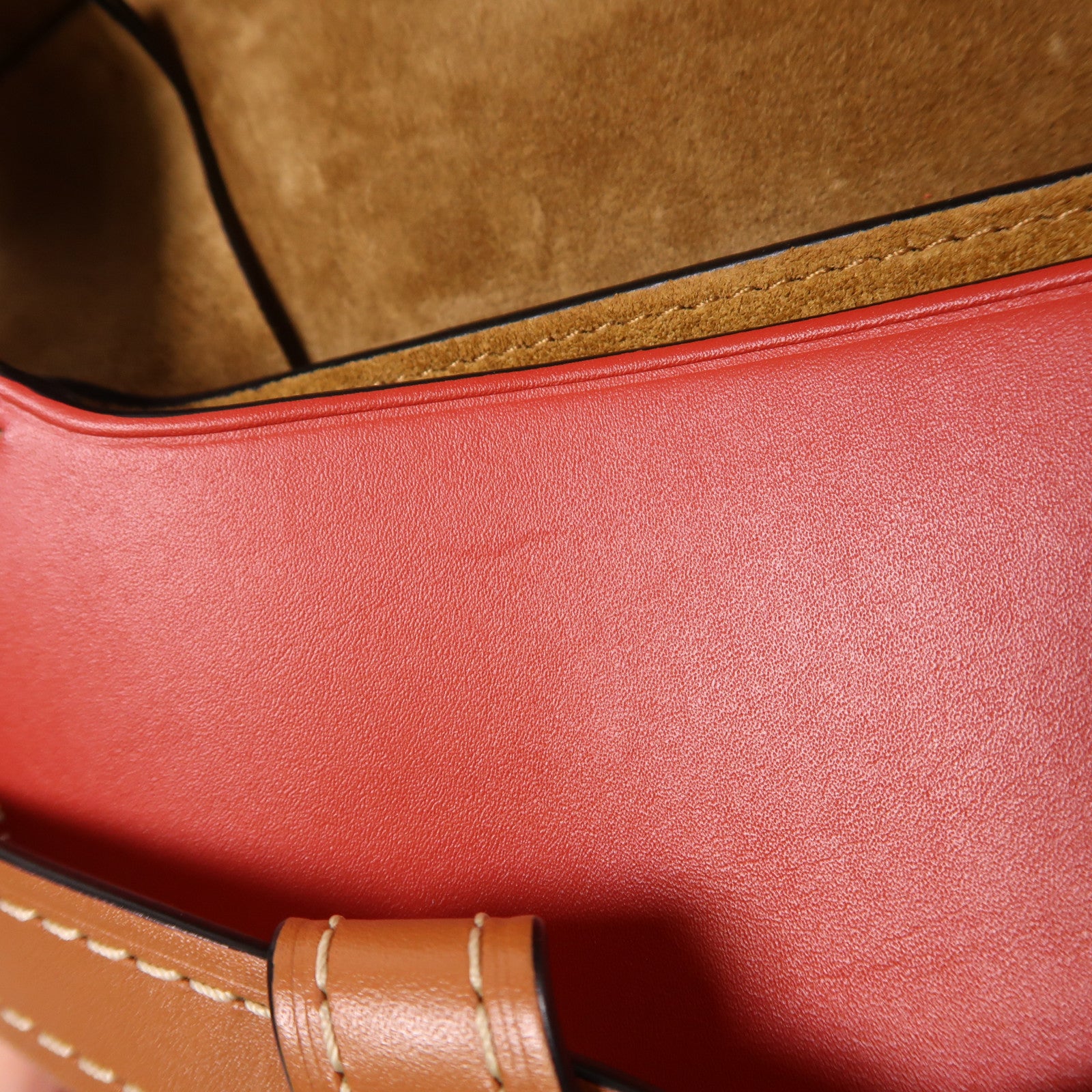 LOEWE 牛皮皮革Gate Small金扣肩背袋