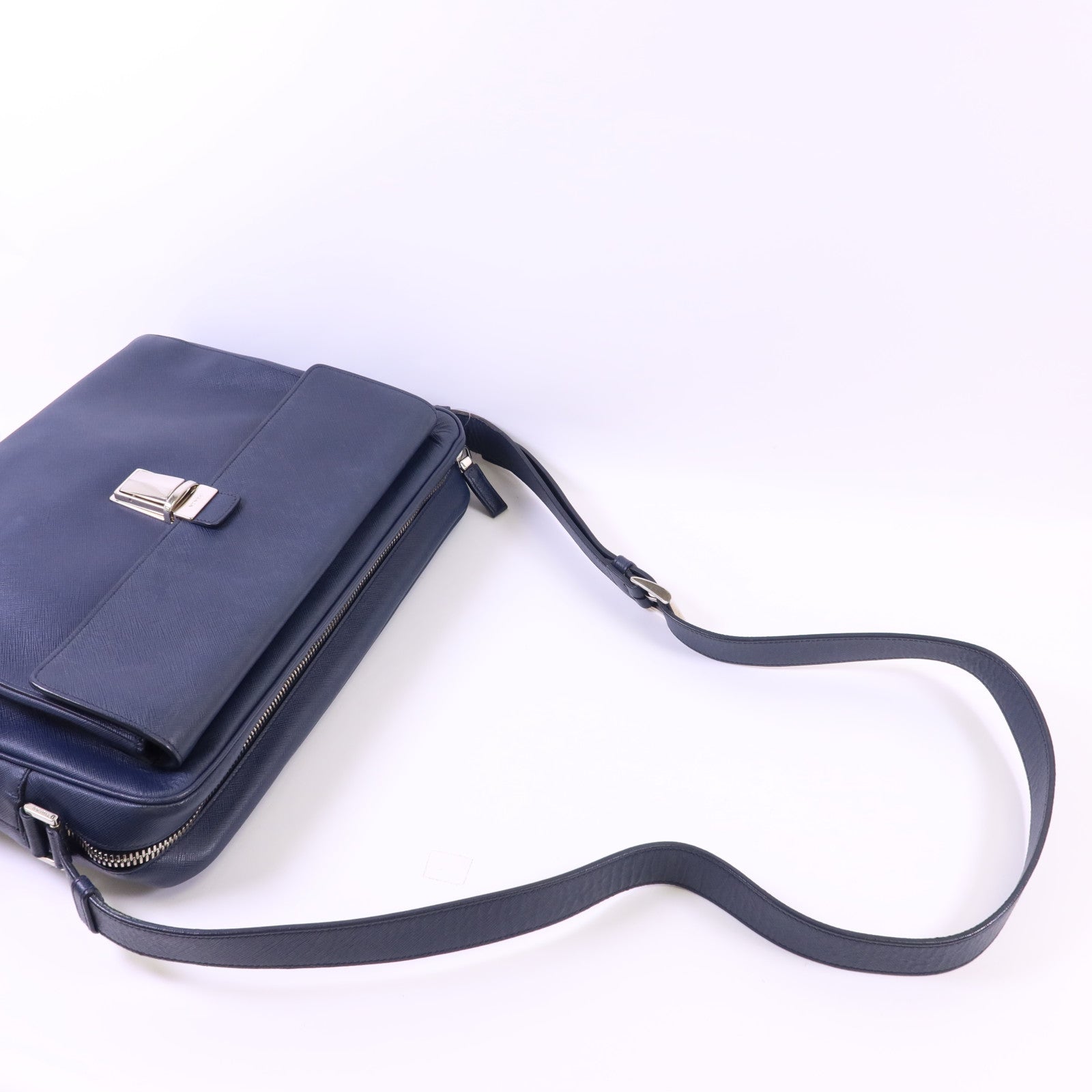 PRADA Saffiano皮革Shoulder Bag銀扣肩背袋