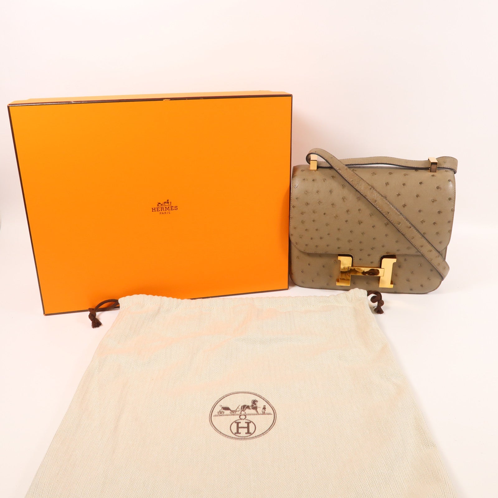 HERMES 鴕鳥皮革Constance 24金扣肩背袋