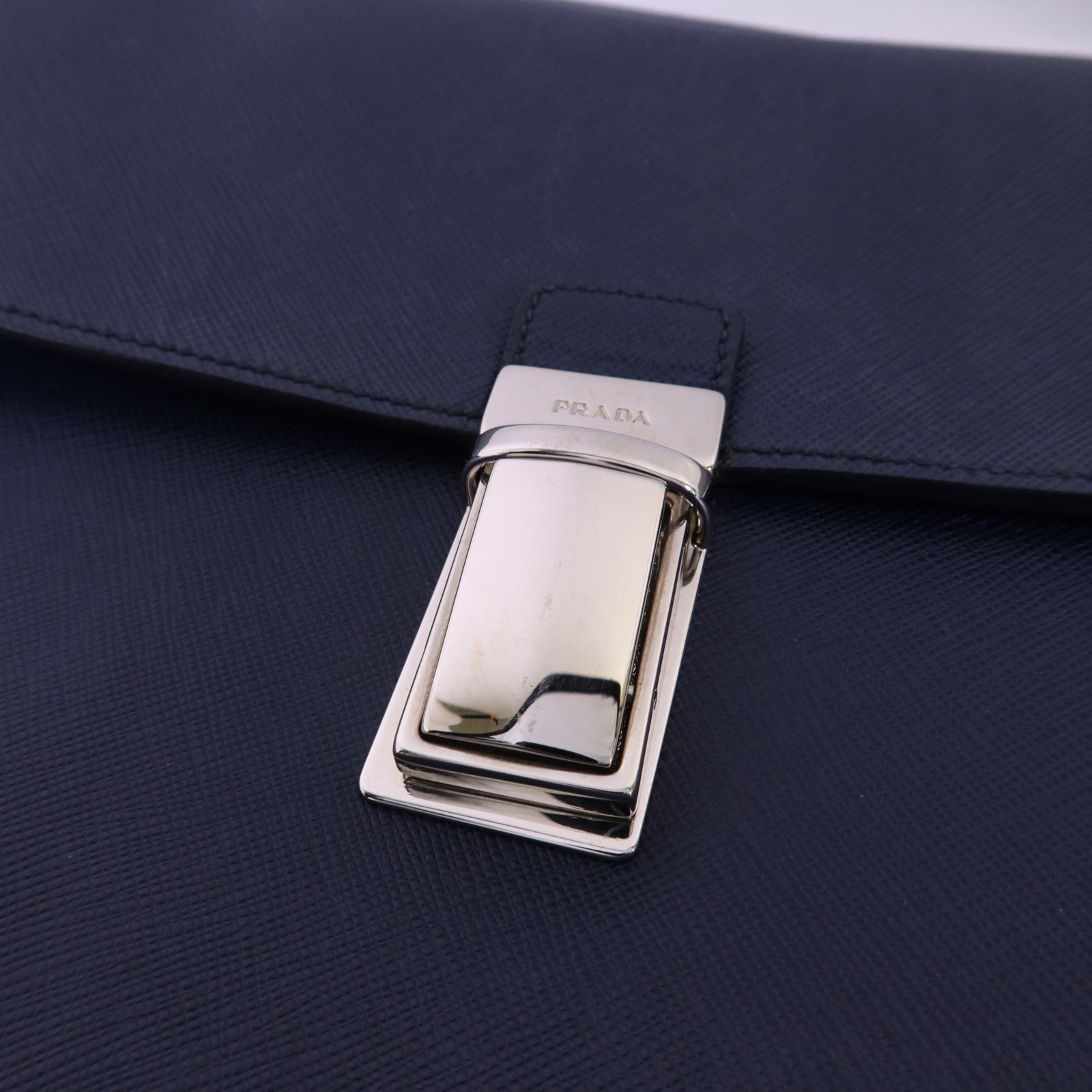 PRADA Saffiano皮革Shoulder Bag銀扣肩背袋