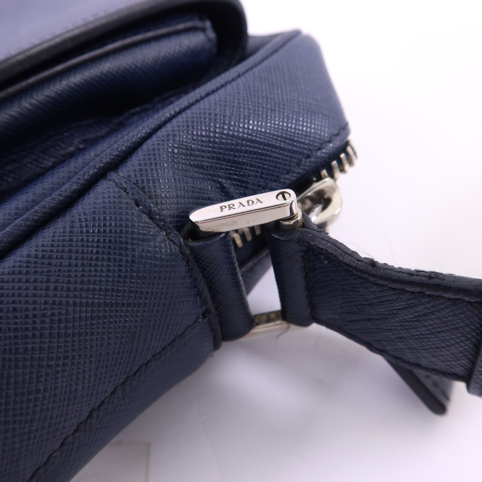 PRADA Saffiano皮革Shoulder Bag銀扣肩背袋