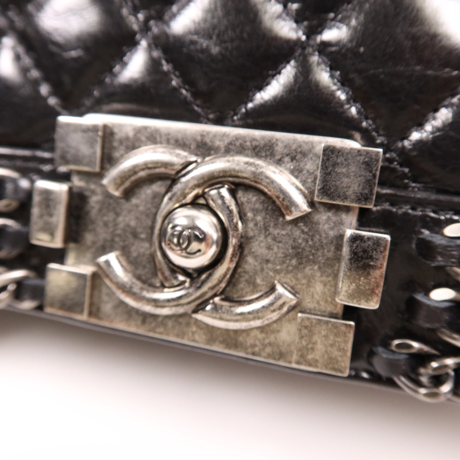 CHANEL 牛皮皮革Boy 25銀扣鏈帶肩背袋