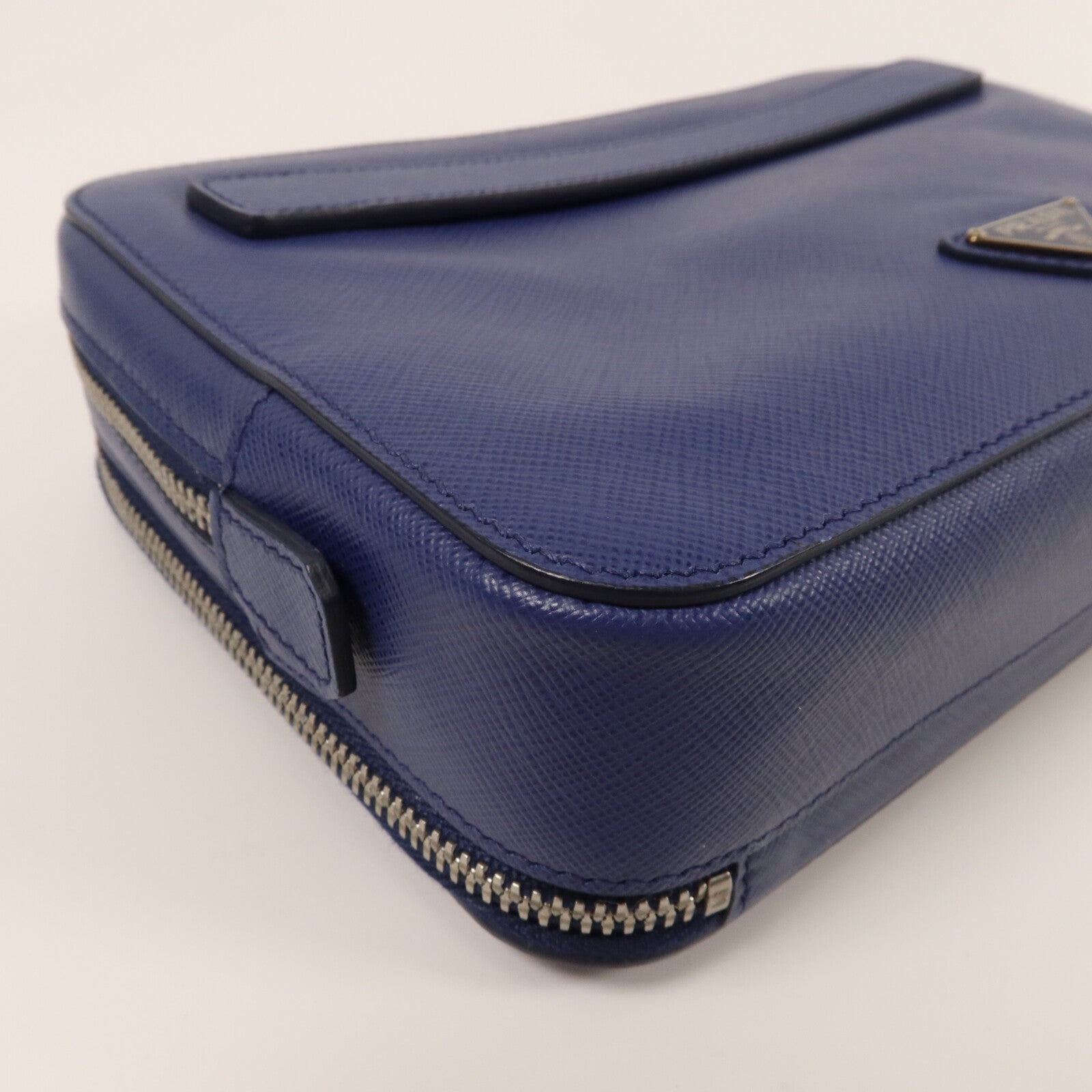 PRADA Saffiano皮革Double-Zipper Clutch手拿包