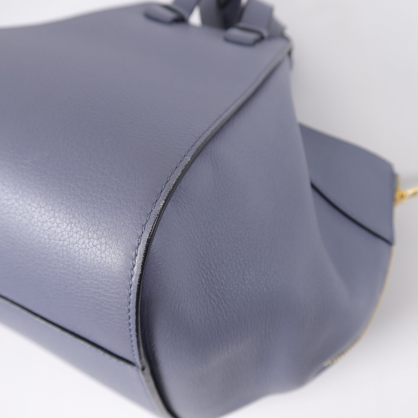 LOEWE 牛皮皮革Hammock Medium手挽肩背兩用袋