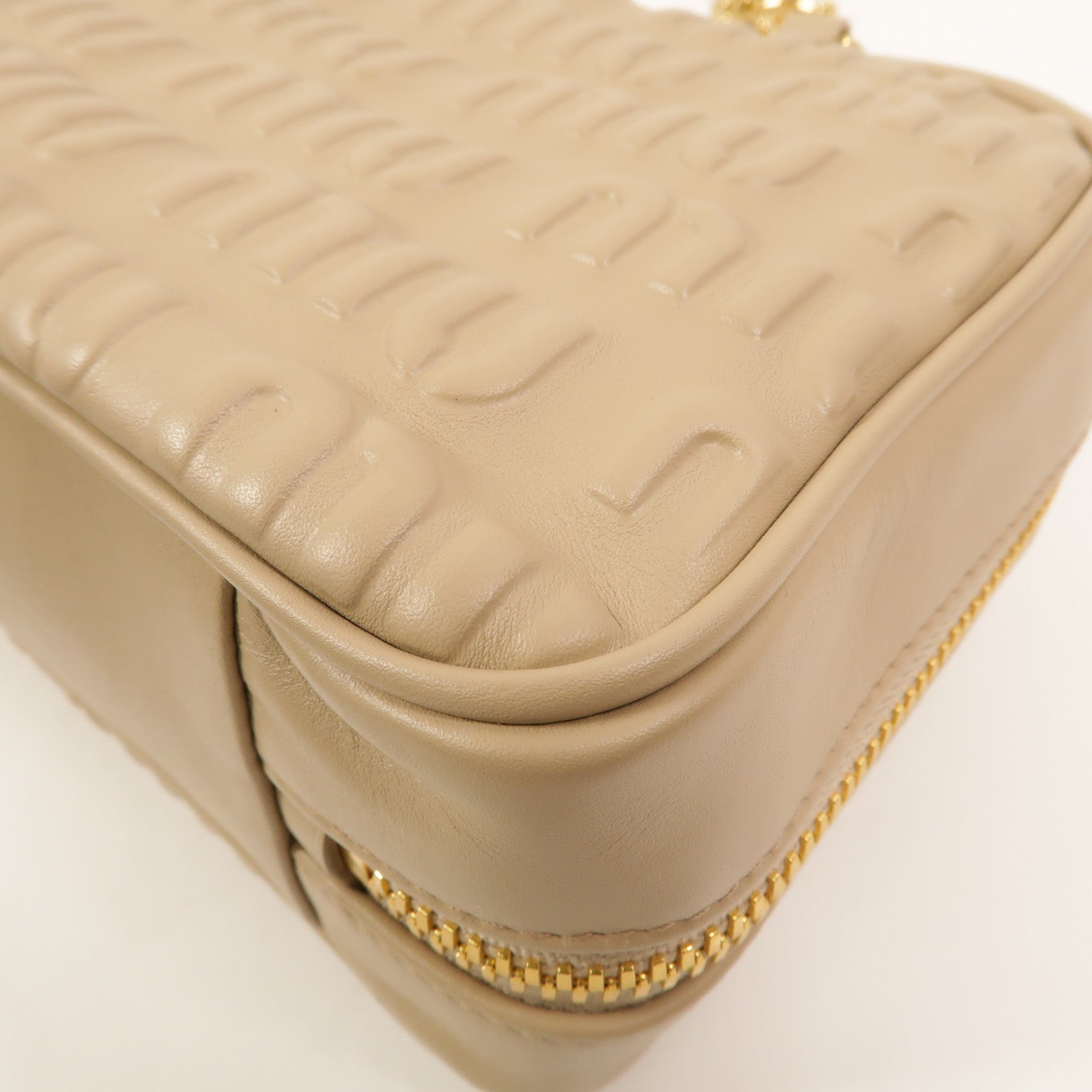 Miu Miu 牛皮皮革Softy Logo Bag鏈帶肩背袋